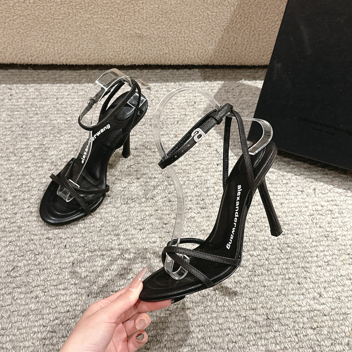 “Alexander Wang Luxury Shoes: Original Materials, High Quality, Imported Leather, Silk, and Stylish Designs” - 图片 3
