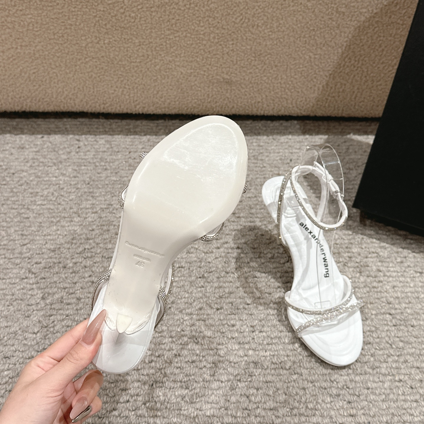 “Alexander Wang Luxury Shoes: Original Materials, Stylish Design, Imported Silk and Leather, Various Colors and Heights” - 图片 9