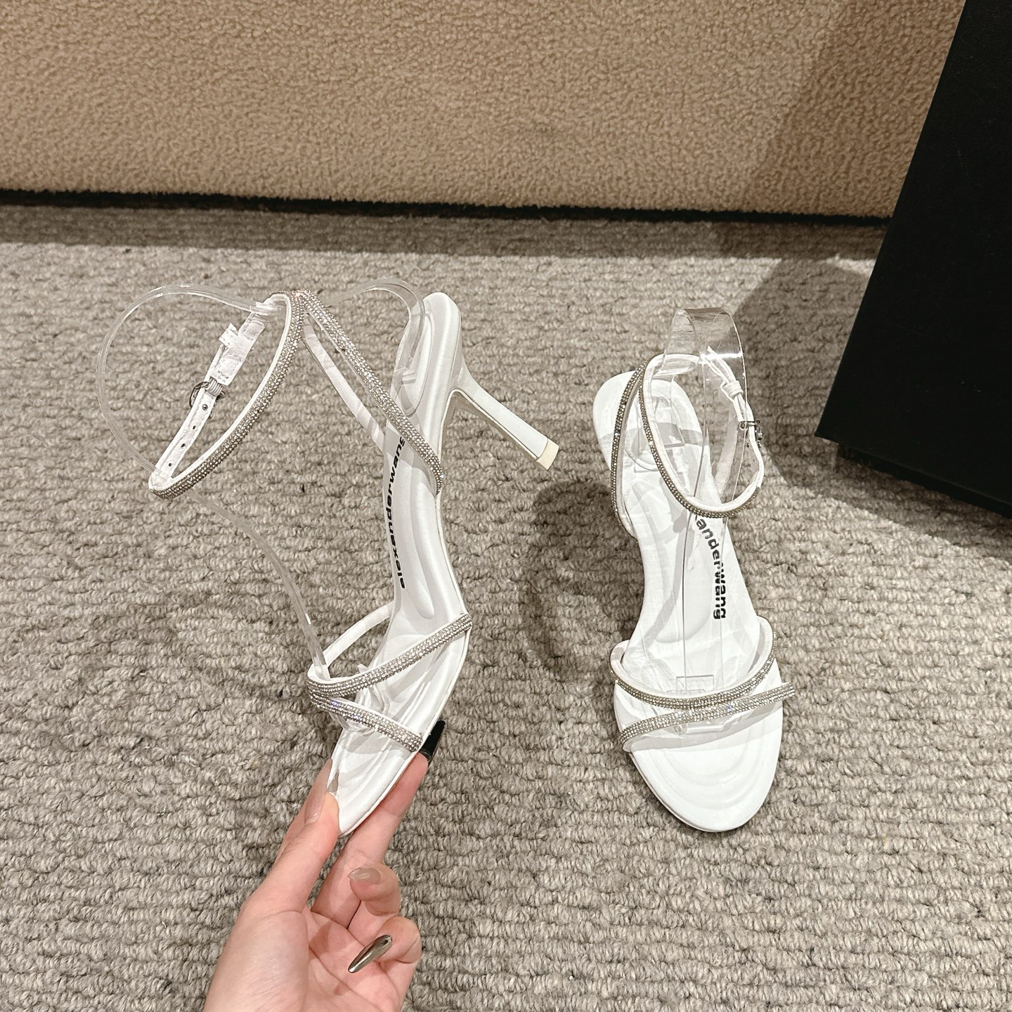 “Alexander Wang Luxury Shoes: Original Materials, Stylish Design, Imported Silk and Leather, Various Colors and Heights” - 图片 5