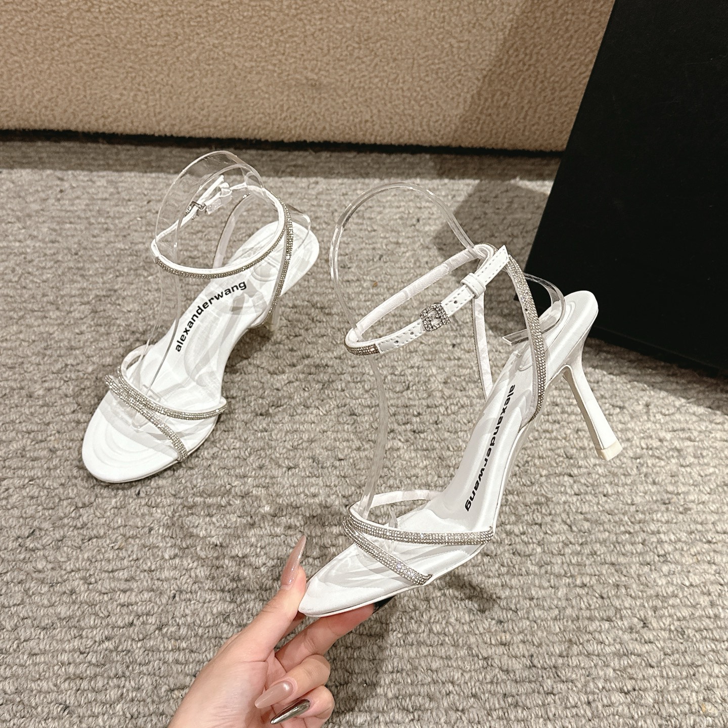“Alexander Wang Luxury Shoes: Original Materials, Stylish Design, Imported Silk and Leather, Various Colors and Heights” - 图片 3