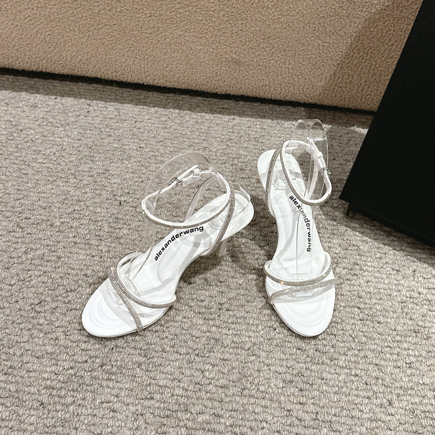 “Alexander Wang Luxury Shoes: Original Materials, Stylish Design, Imported Silk and Leather, Various Colors and Heights” - 图片 4