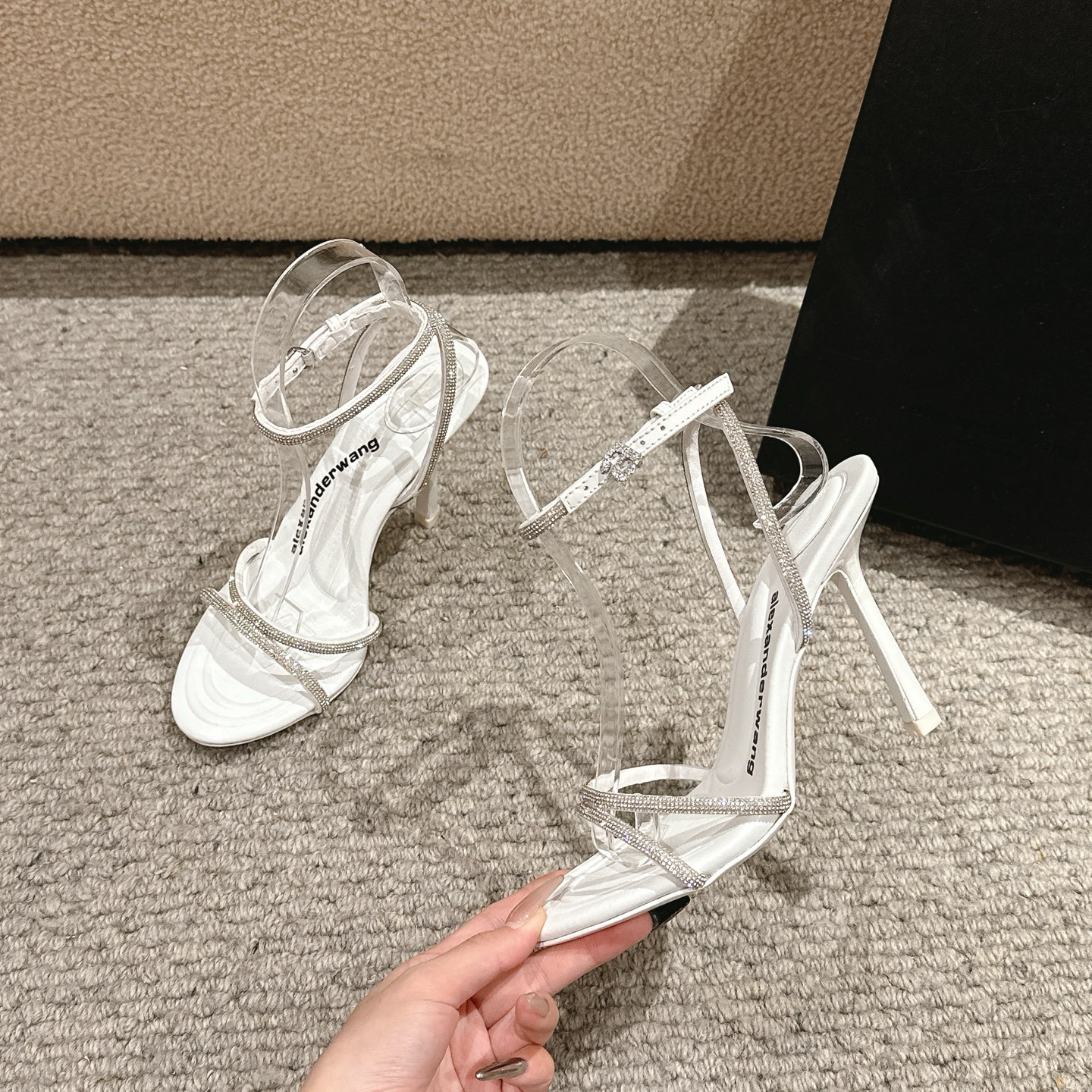 Luxurious Alexander Wang Shoes: Materials, Styles, and Sizes Overview - 图片 3