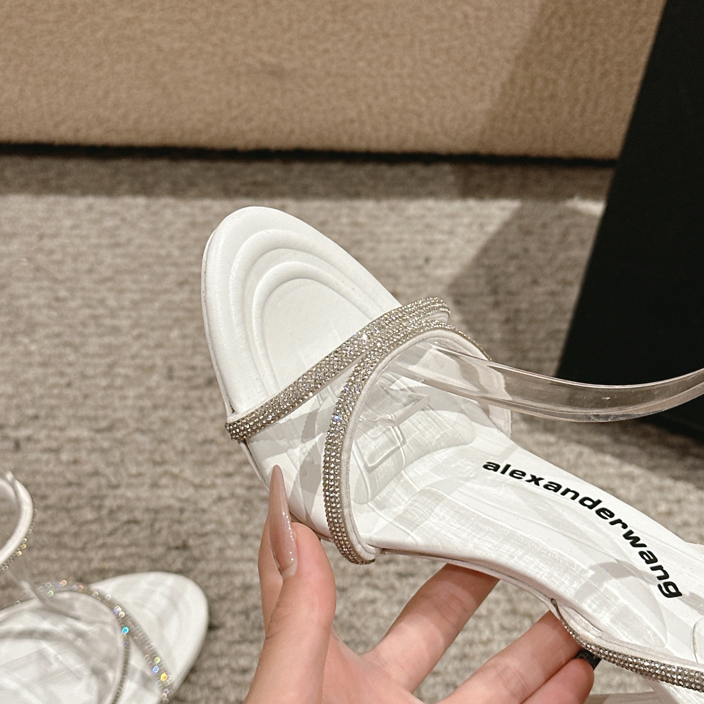 Luxurious Alexander Wang Shoes: Materials, Styles, and Sizes Overview - 图片 7