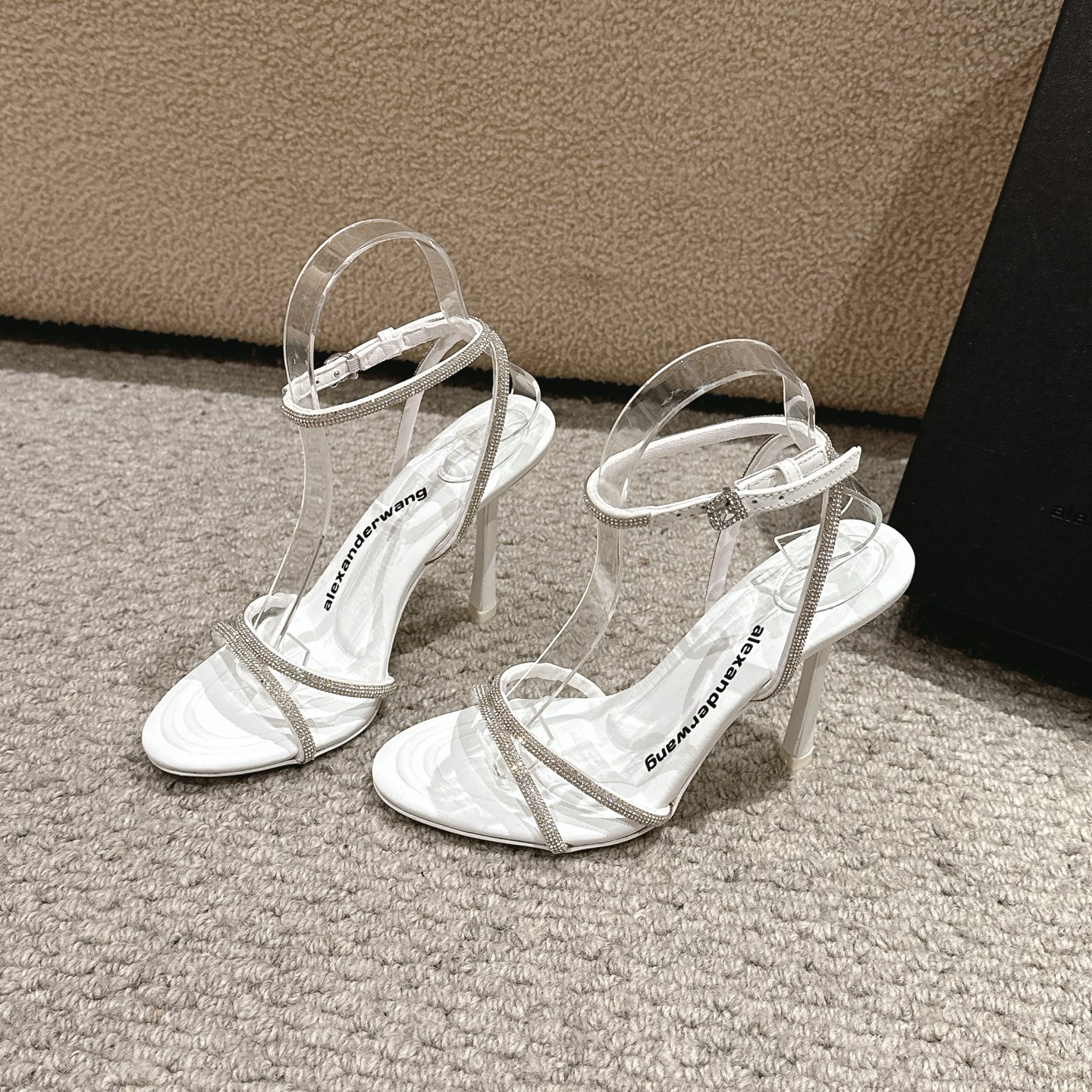 Luxurious Alexander Wang Shoes: Materials, Styles, and Sizes Overview - 图片 1