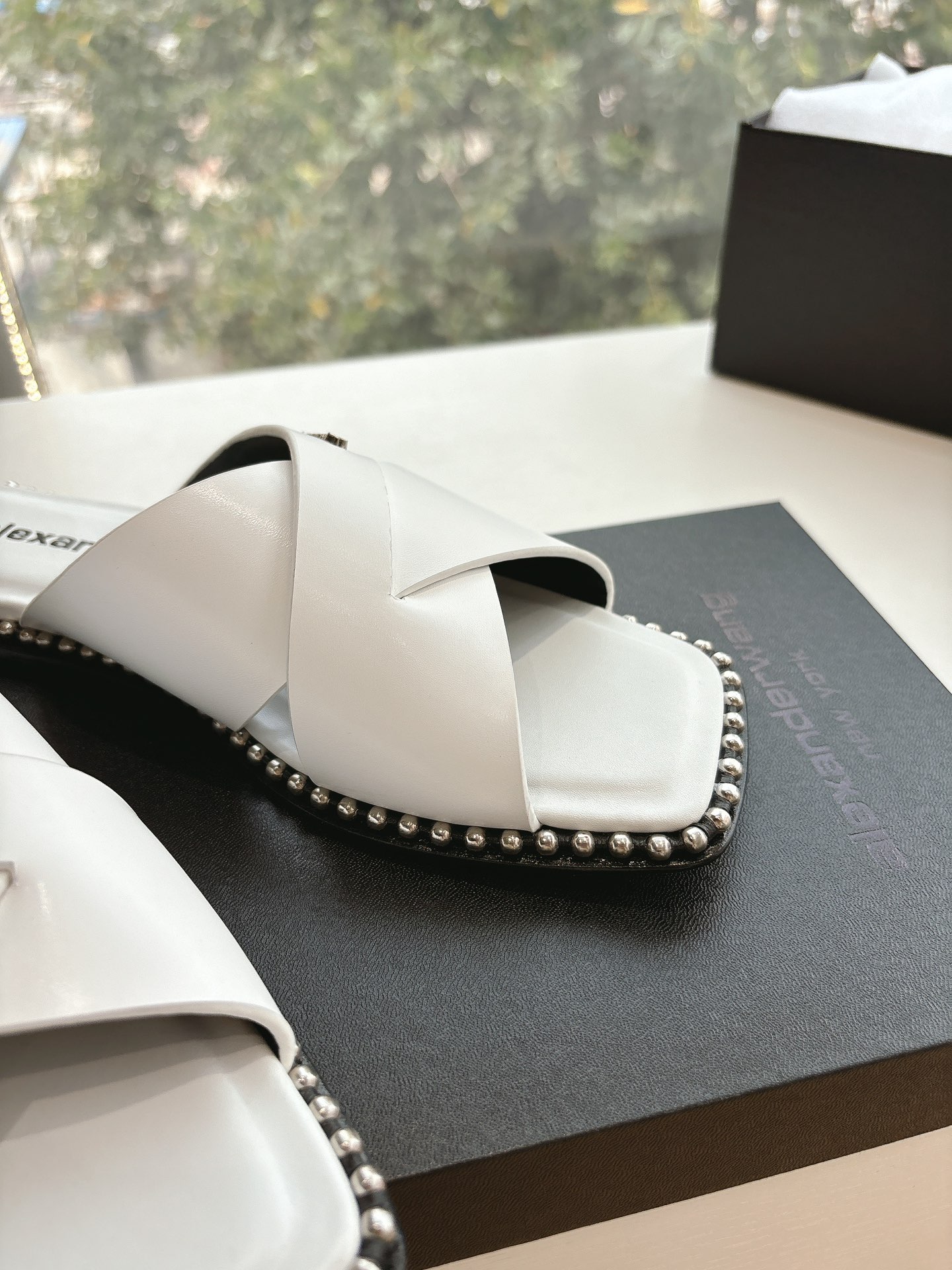 “Alexander Wang Luxury Flat Shoes for Spring/Summer 25ss: Stylish, Sympathetic Design in Cattle & Sheep Skin” - 图片 7