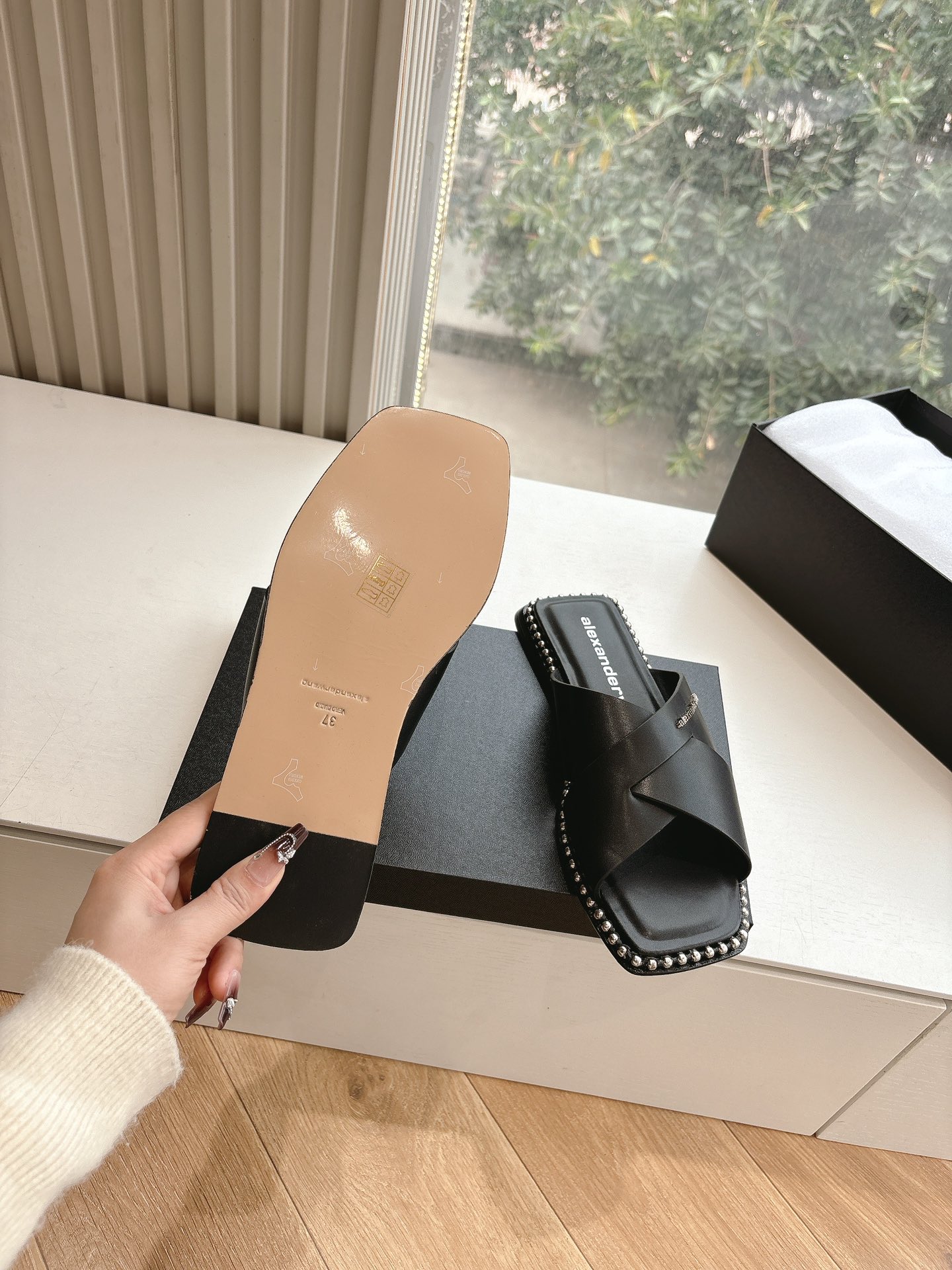 “Alexander Wang Luxury Flat Shoes: Stylish and Comfortable Cross-Personal Design for Summer | Size 35-39” - 图片 9