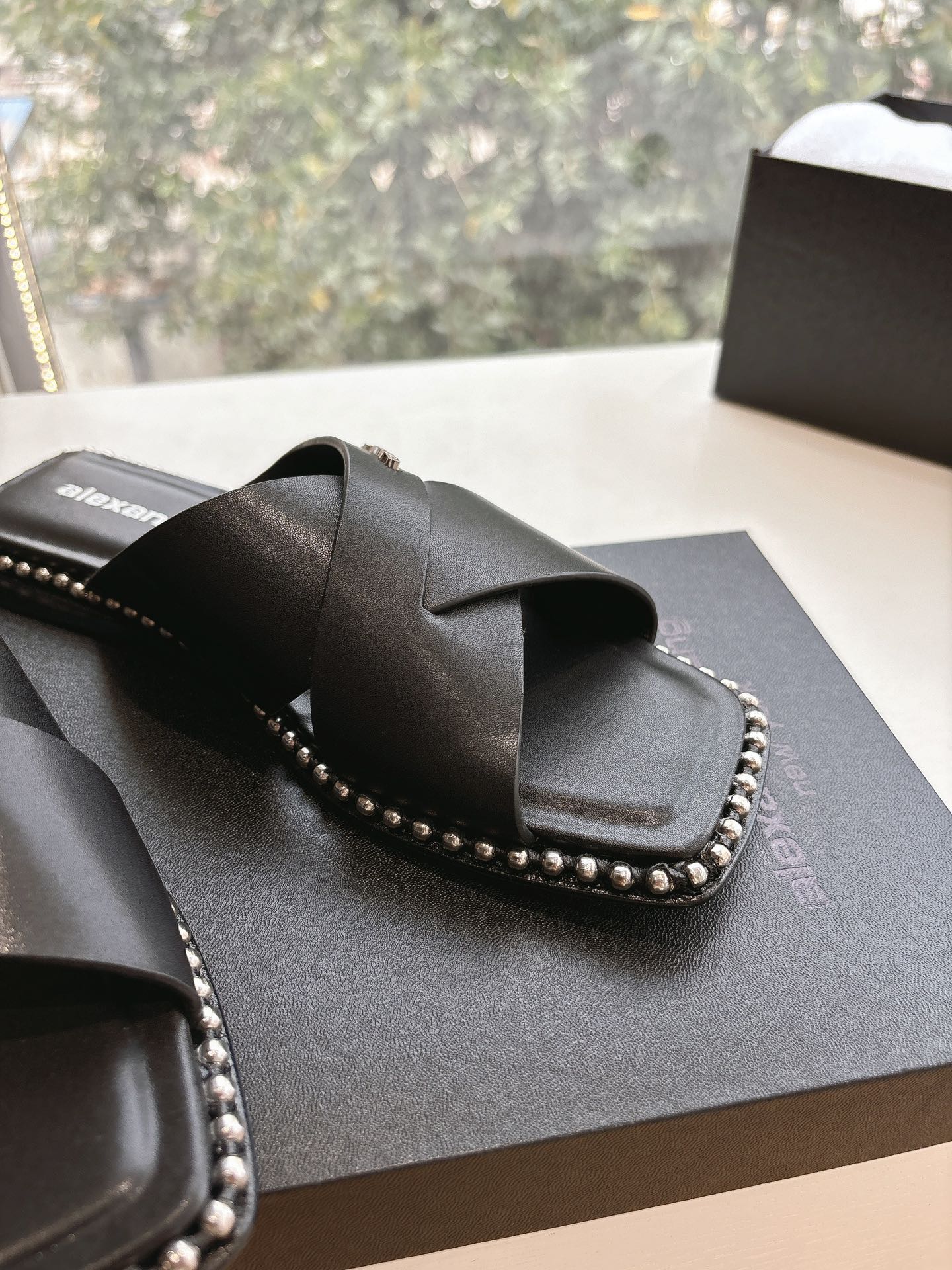 “Alexander Wang Luxury Flat Shoes: Stylish and Comfortable Cross-Personal Design for Summer | Size 35-39” - 图片 7