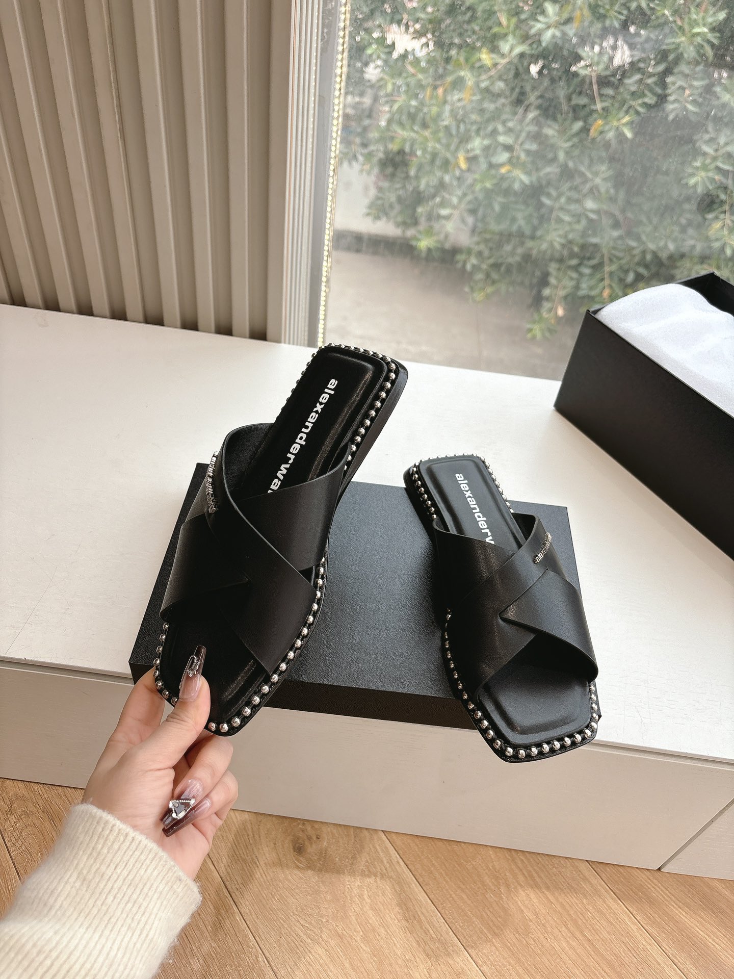 “Alexander Wang Luxury Flat Shoes: Stylish and Comfortable Cross-Personal Design for Summer | Size 35-39” - 图片 5