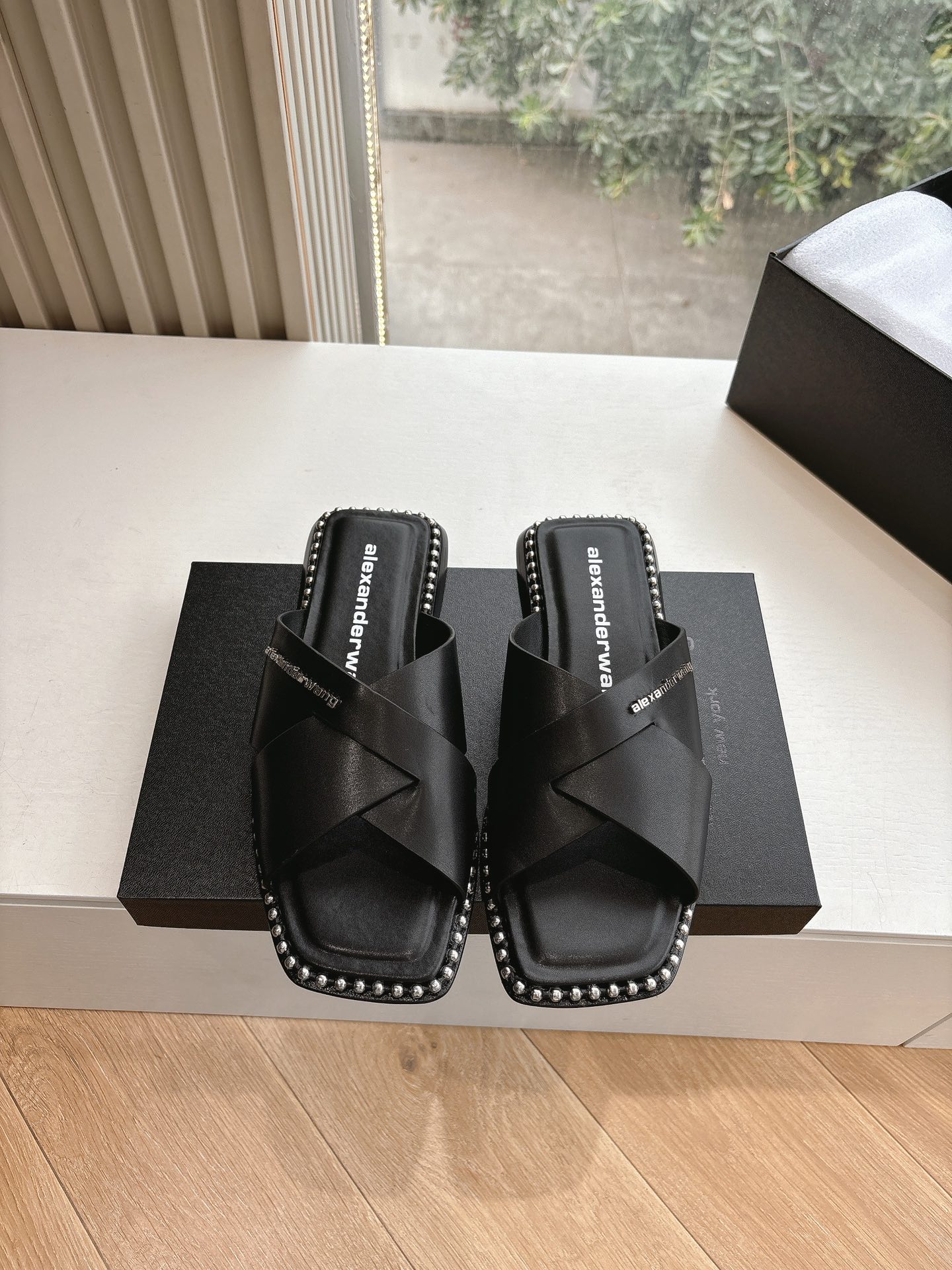 “Alexander Wang Luxury Flat Shoes: Stylish and Comfortable Cross-Personal Design for Summer | Size 35-39” - 图片 4