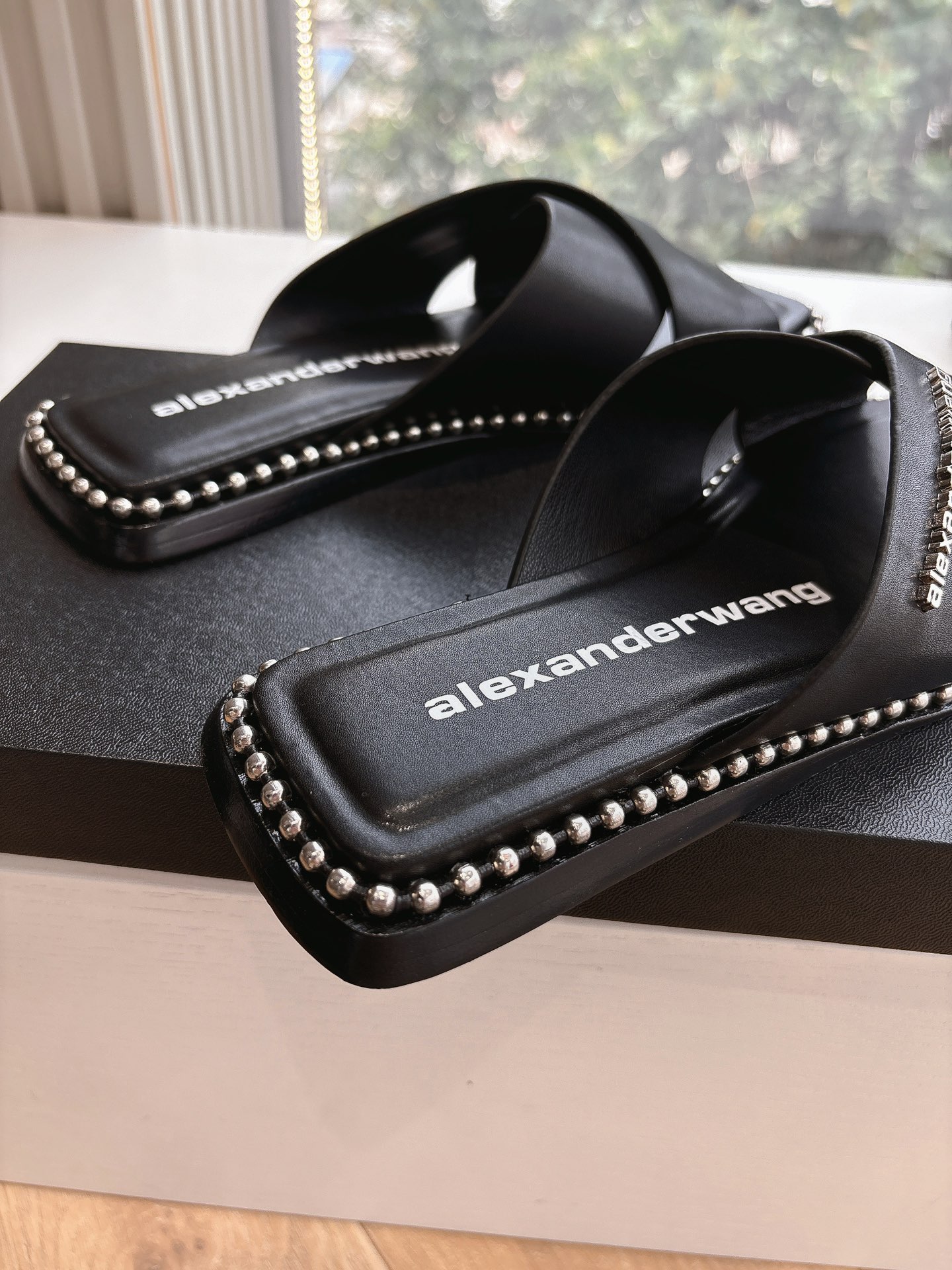 “Alexander Wang Luxury Flat Shoes: Stylish and Comfortable Cross-Personal Design for Summer | Size 35-39” - 图片 8