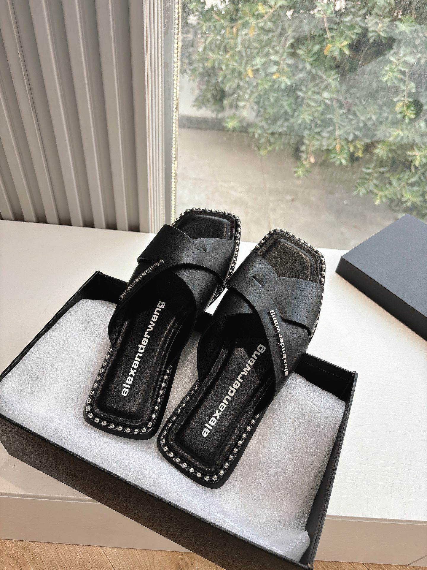 “Alexander Wang Luxury Flat Shoes: Stylish and Comfortable Cross-Personal Design for Summer | Size 35-39” - 图片 2