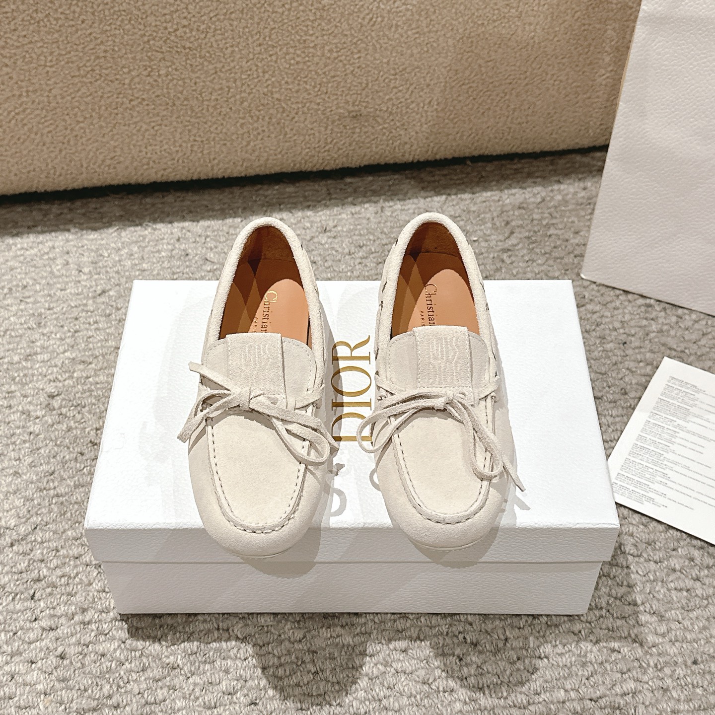 NO:247422,Purchase level!  Miss Dior Street loafers are from Miss Dior limited series, reinterpreting Dior's main items, showing modern and elegant temperament. The olive green suede cowhide upper, the tongue is decorated with Miss Dior embossed logo, and matched with the same color sole, which is very comfortable. It can add a classic style to various shapes, or match with other items from Miss Dior limited series to create matching shapes. The main suede cowhide leather lining sheepskin tongue is decorated with Miss Dior logo suede cowhide laces Original developed rubber sole size35-42 (customized for 40.41.42, no return or replacement), loafers, dior, loafers, cowhide, sheepskin19860909代购级别！ Miss Dior Street 乐福鞋来自 Miss Dior 限定系列,重新诠释 Dior 主打单品,彰显现代优雅气质.橄榄绿色绒面牛皮革鞋面,鞋舌饰以 Miss Dior 压花标志,搭配同色调鞋底,舒适非凡.可为各式造型增添经典风格,亦可与 Miss Dior 限定系列的其他单品搭配,打造配套造型. 主体绒面牛皮革里料羊皮革 鞋舌饰以 Miss Dior 标志 绒面牛皮革鞋带 原版开发橡胶鞋底 size35-42（40.41.42定做不退不换）,乐福鞋,dior,loafers,cowhide,sheepskin,Women's Shoes