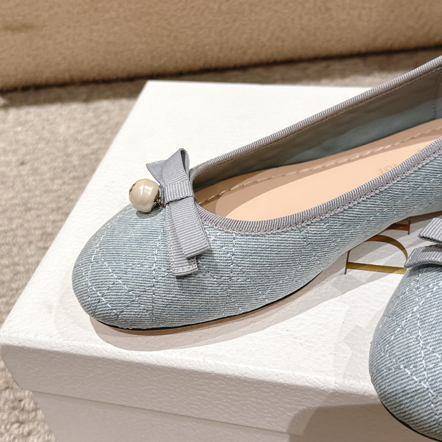 “Dior Ballet Shoes: Classic Elegance in Cow Leather with Sheep Leather Lining and Italian-Made Real Bottom” - 图片 6