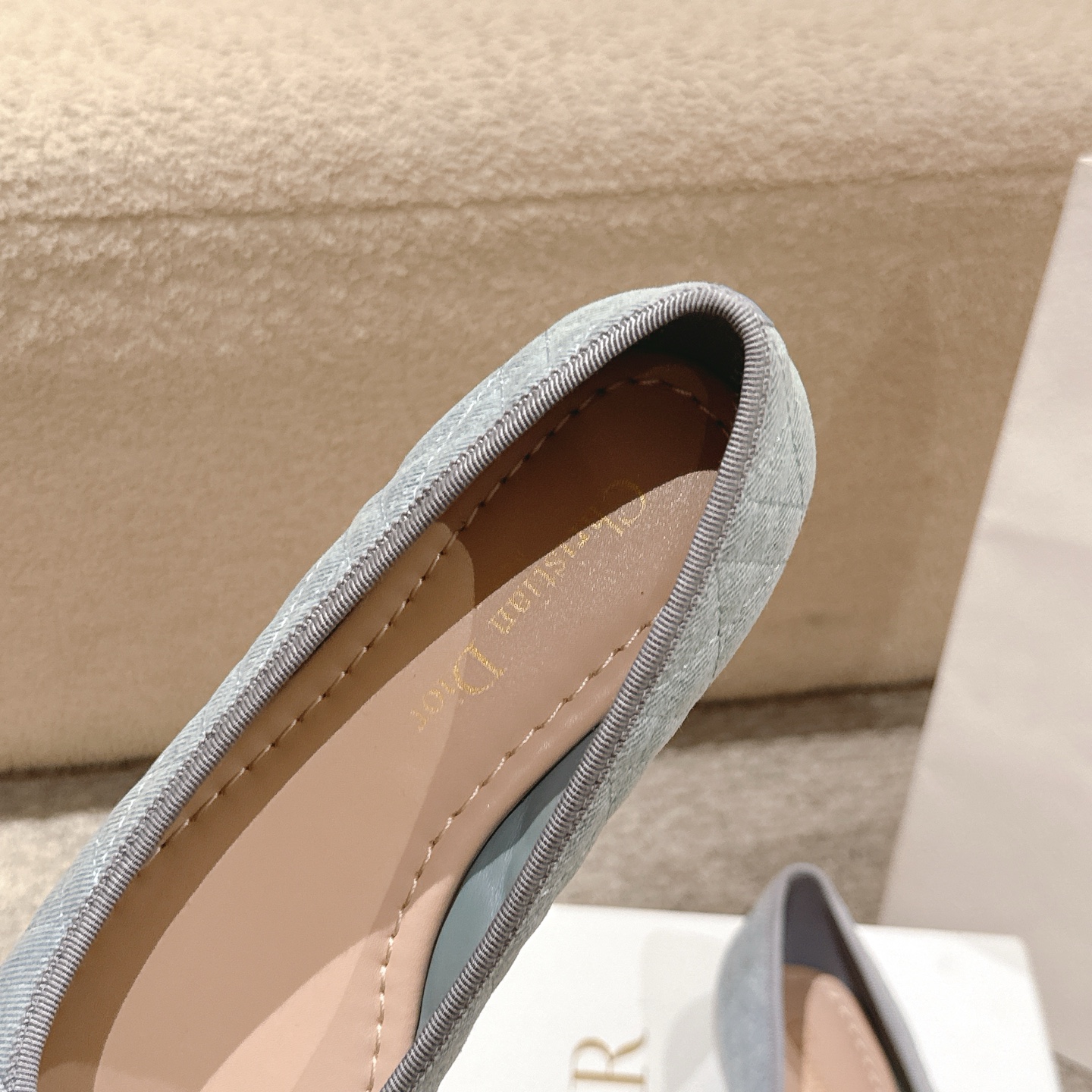 “Dior Ballet Shoes: Classic Elegance in Cow Leather with Sheep Leather Lining and Italian-Made Real Bottom” - 图片 7