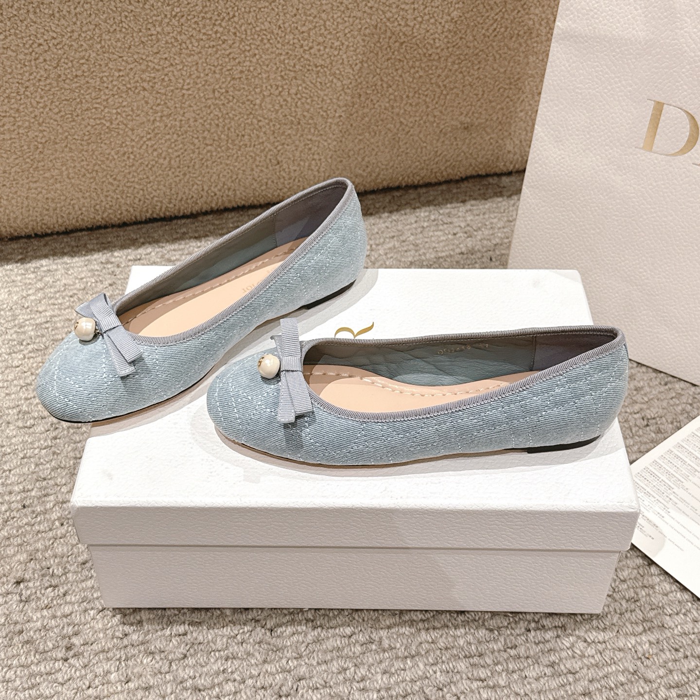 “Dior Ballet Shoes: Classic Elegance in Cow Leather with Sheep Leather Lining and Italian-Made Real Bottom” - 图片 2