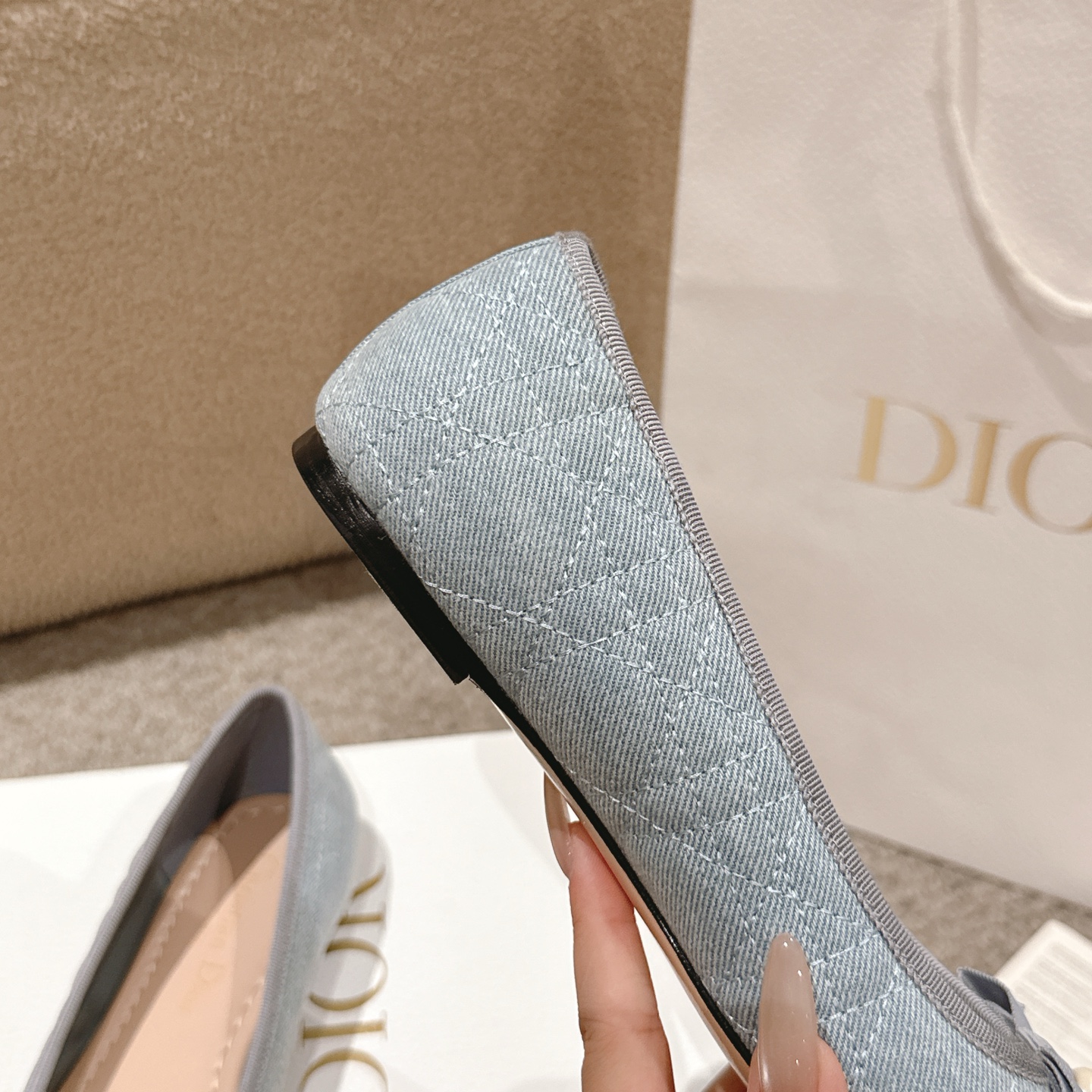 “Dior Ballet Shoes: Classic Elegance in Cow Leather with Sheep Leather Lining and Italian-Made Real Bottom” - 图片 8