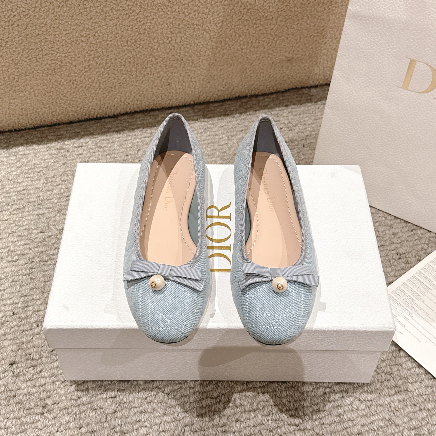 “Dior Ballet Shoes: Classic Elegance in Cow Leather with Sheep Leather Lining and Italian-Made Real Bottom” - 图片 1