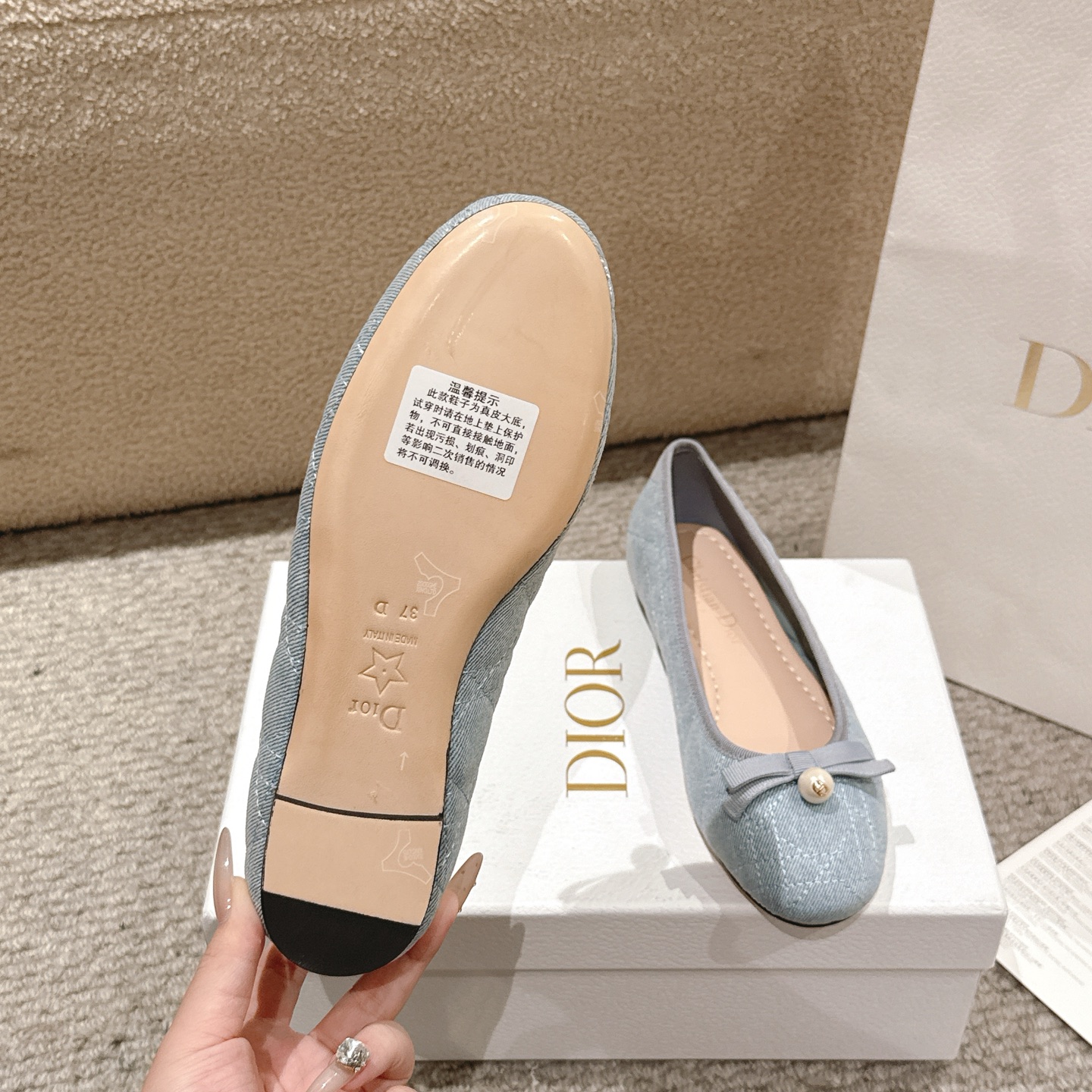 “Dior Ballet Shoes: Classic Elegance in Cow Leather with Sheep Leather Lining and Italian-Made Real Bottom” - 图片 9