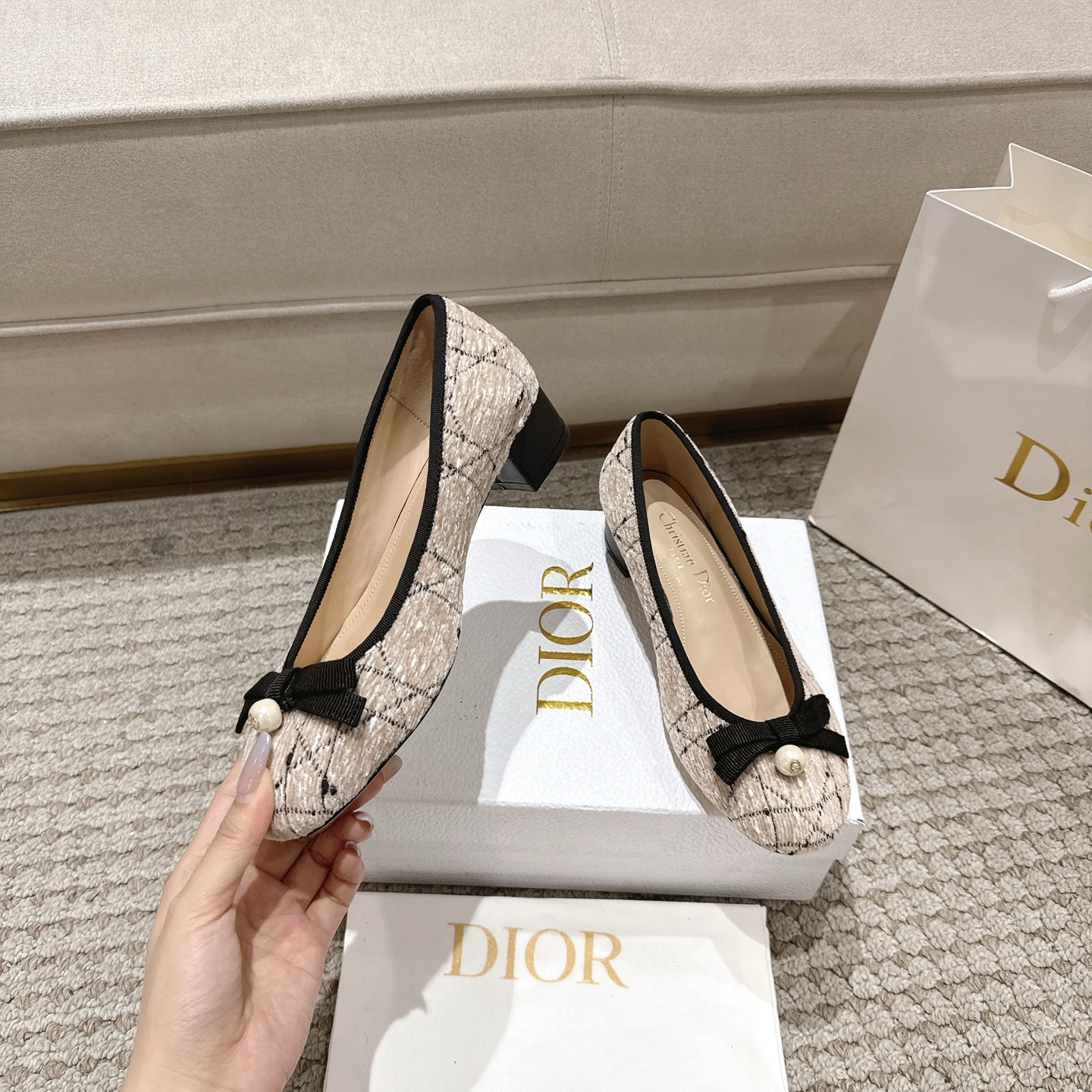 “Dior Ballet Shoes: Classic Style with High Aesthetics in Cow Leather, Comfortable Sole, and Italian Craftsmanship” - 图片 3