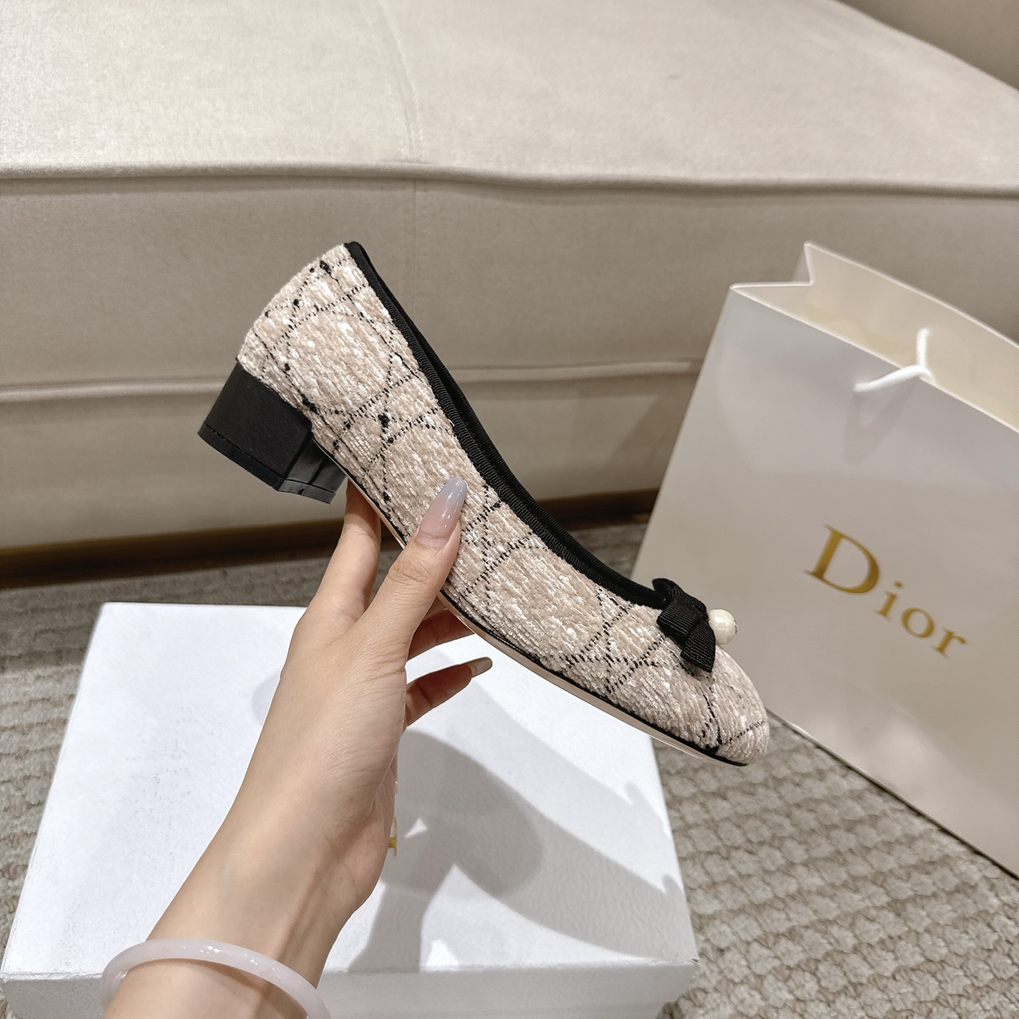 “Dior Ballet Shoes: Classic Style with High Aesthetics in Cow Leather, Comfortable Sole, and Italian Craftsmanship” - 图片 6