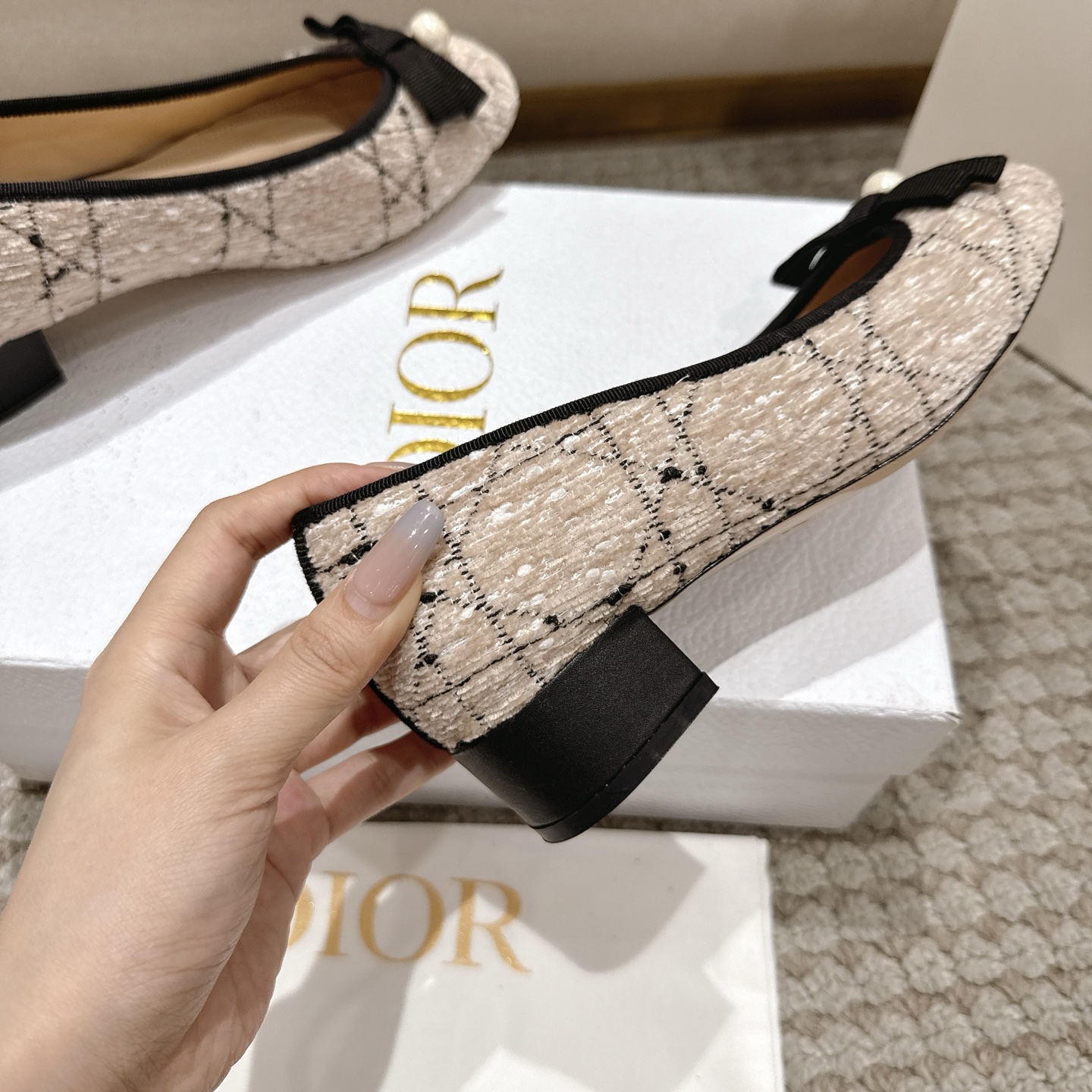 “Dior Ballet Shoes: Classic Style with High Aesthetics in Cow Leather, Comfortable Sole, and Italian Craftsmanship” - 图片 8
