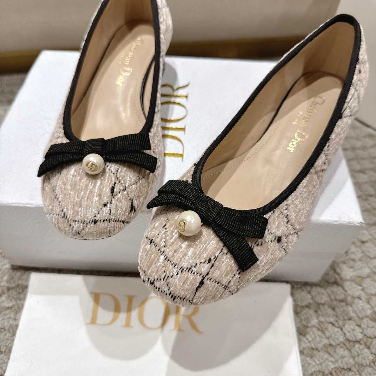 “Dior Ballet Shoes: Classic Style with High Aesthetics in Cow Leather, Comfortable Sole, and Italian Craftsmanship” - 图片 7