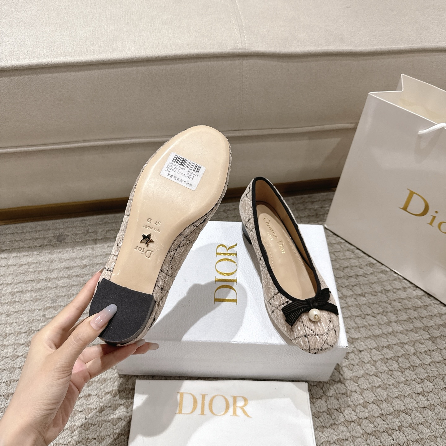 “Dior Ballet Shoes: Classic Style with High Aesthetics in Cow Leather, Comfortable Sole, and Italian Craftsmanship” - 图片 9