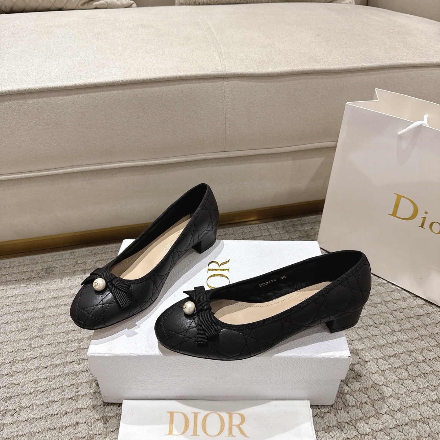 “Dior Ballet Flats: Classic Style in Cow Leather with Italian-Made A-Class Sole | Size 34-41” - 图片 1