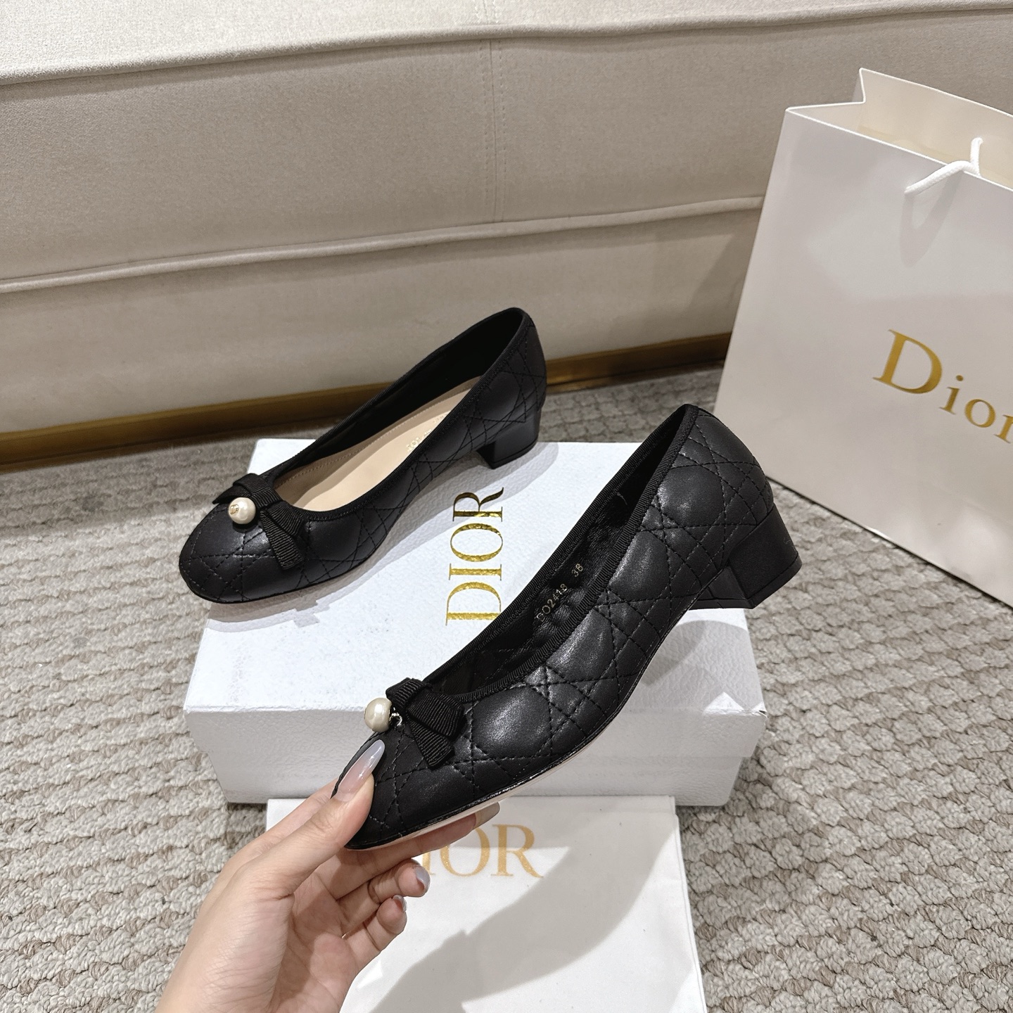 “Dior Ballet Flats: Classic Style in Cow Leather with Italian-Made A-Class Sole | Size 34-41” - 图片 4