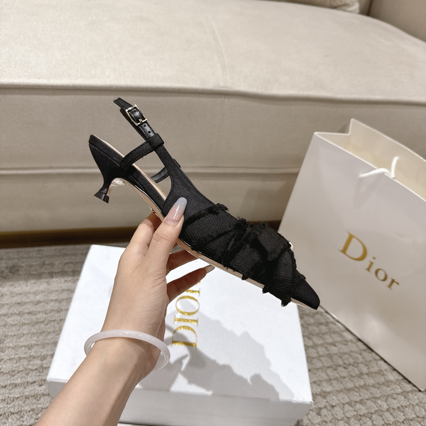 “Diorable Heels with Deconstructed Butterfly Knots and White CD Resin Pearls” - 图片 5