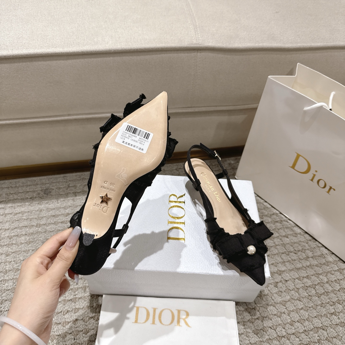 “Diorable Heels with Deconstructed Butterfly Knots and White CD Resin Pearls” - 图片 9