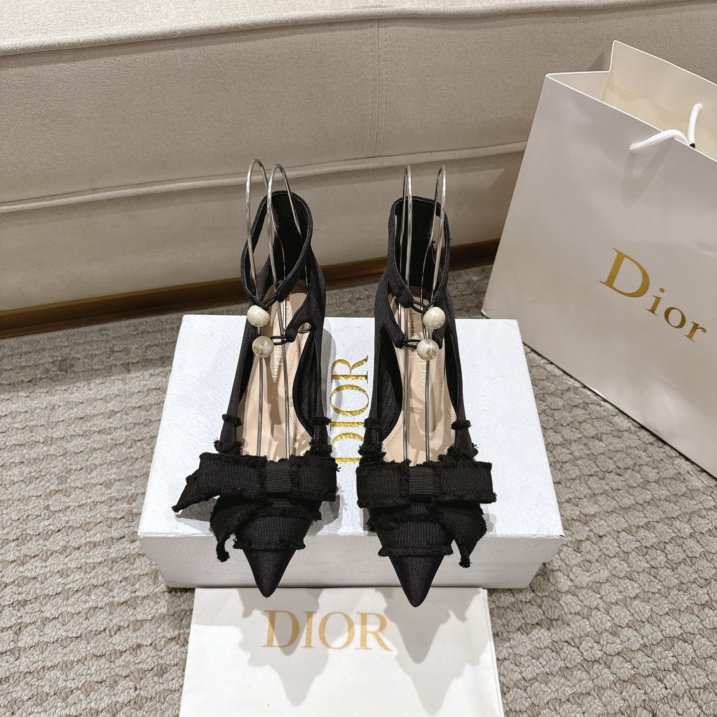 “Diorable Butterfly Knot Heels: Modern & Elegant Italian-Made Shoes in Sensen Style” - 图片 5