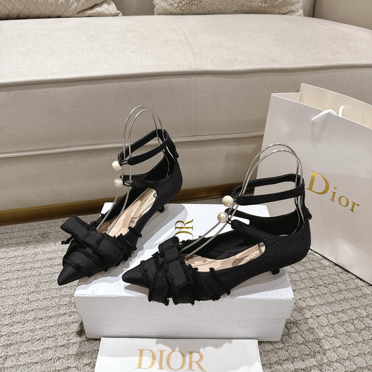 “Diorable Butterfly Knot Heels: Modern & Elegant Italian-Made Shoes in Sensen Style” - 图片 2