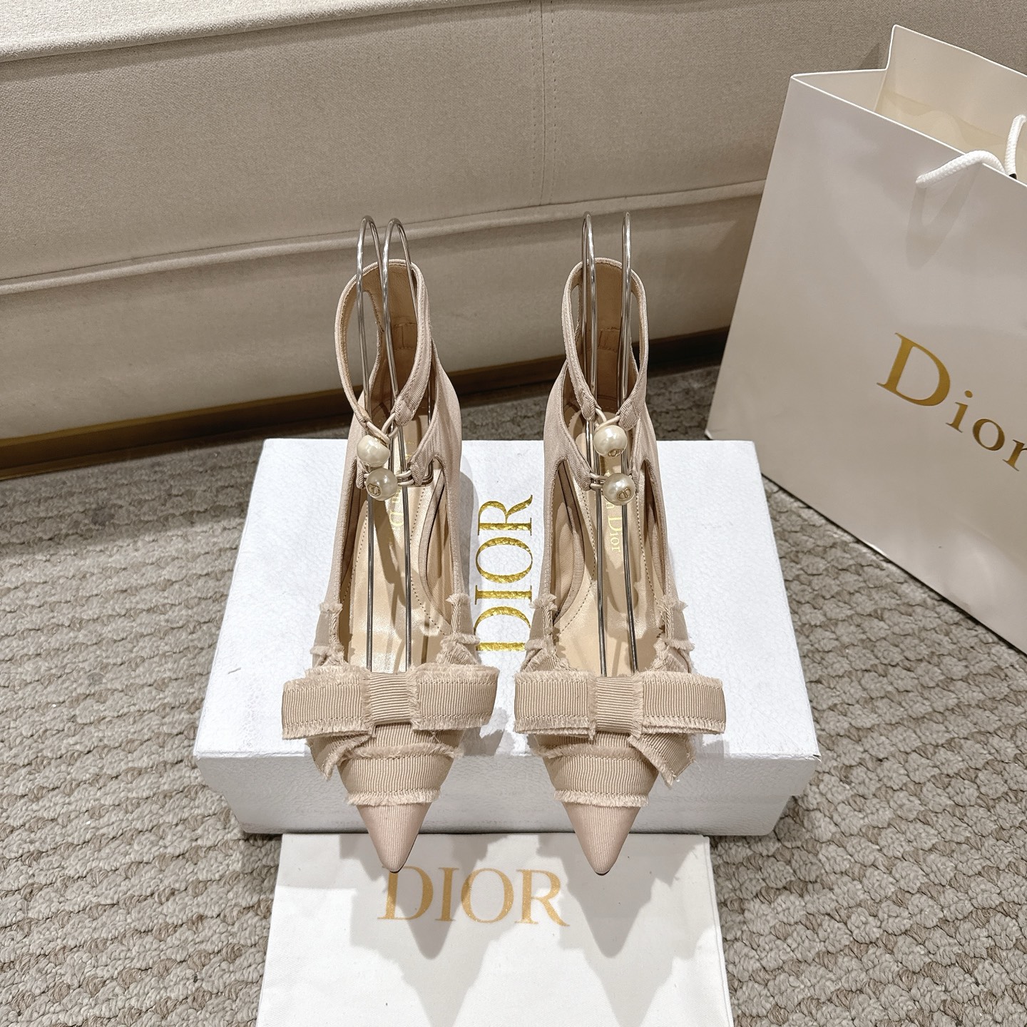 “Modern and Elegant Diorable Heels with Deconstructed Butterfly Knots and CD Resin Pearls” - 图片 9