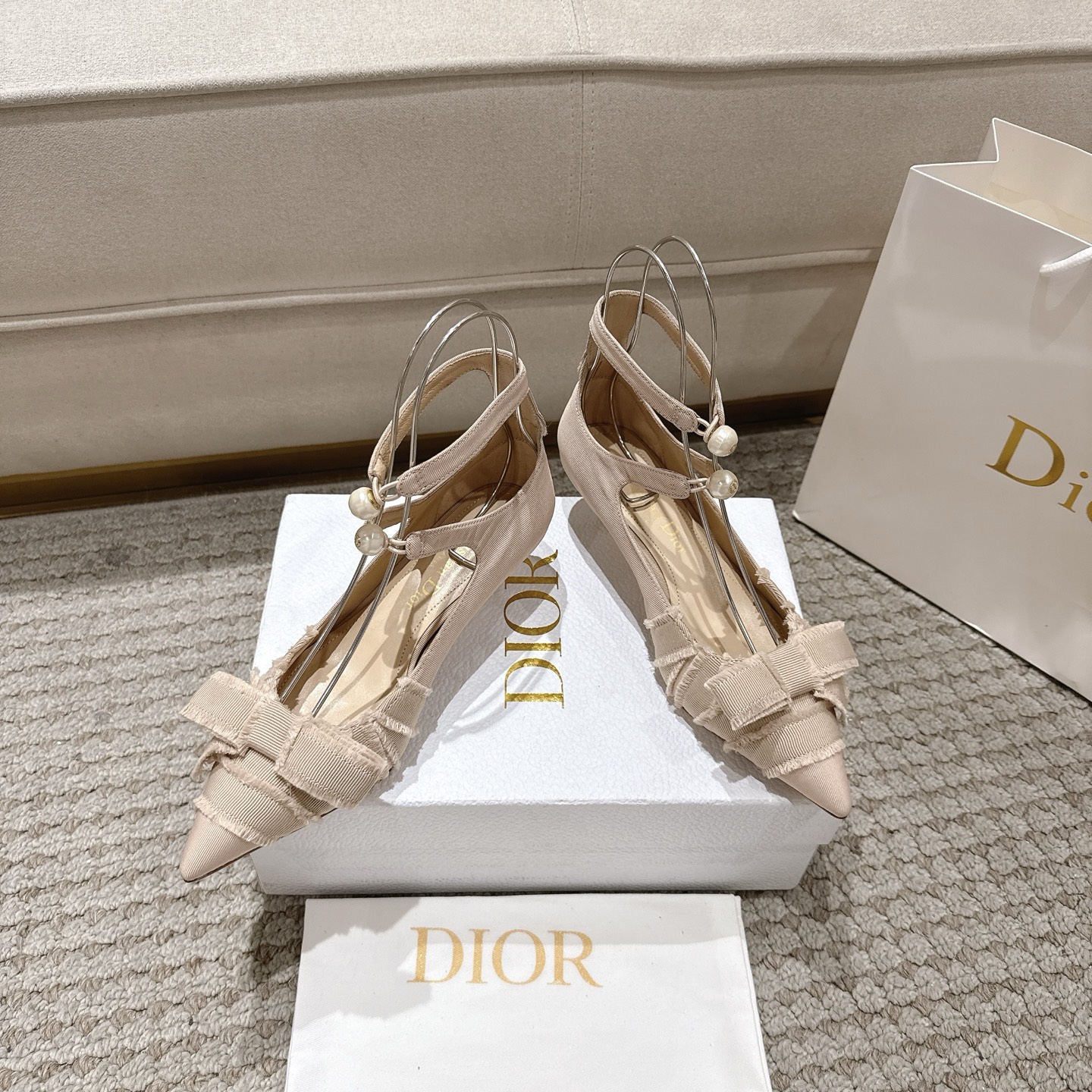 “Modern and Elegant Diorable Heels with Deconstructed Butterfly Knots and CD Resin Pearls” - 图片 4