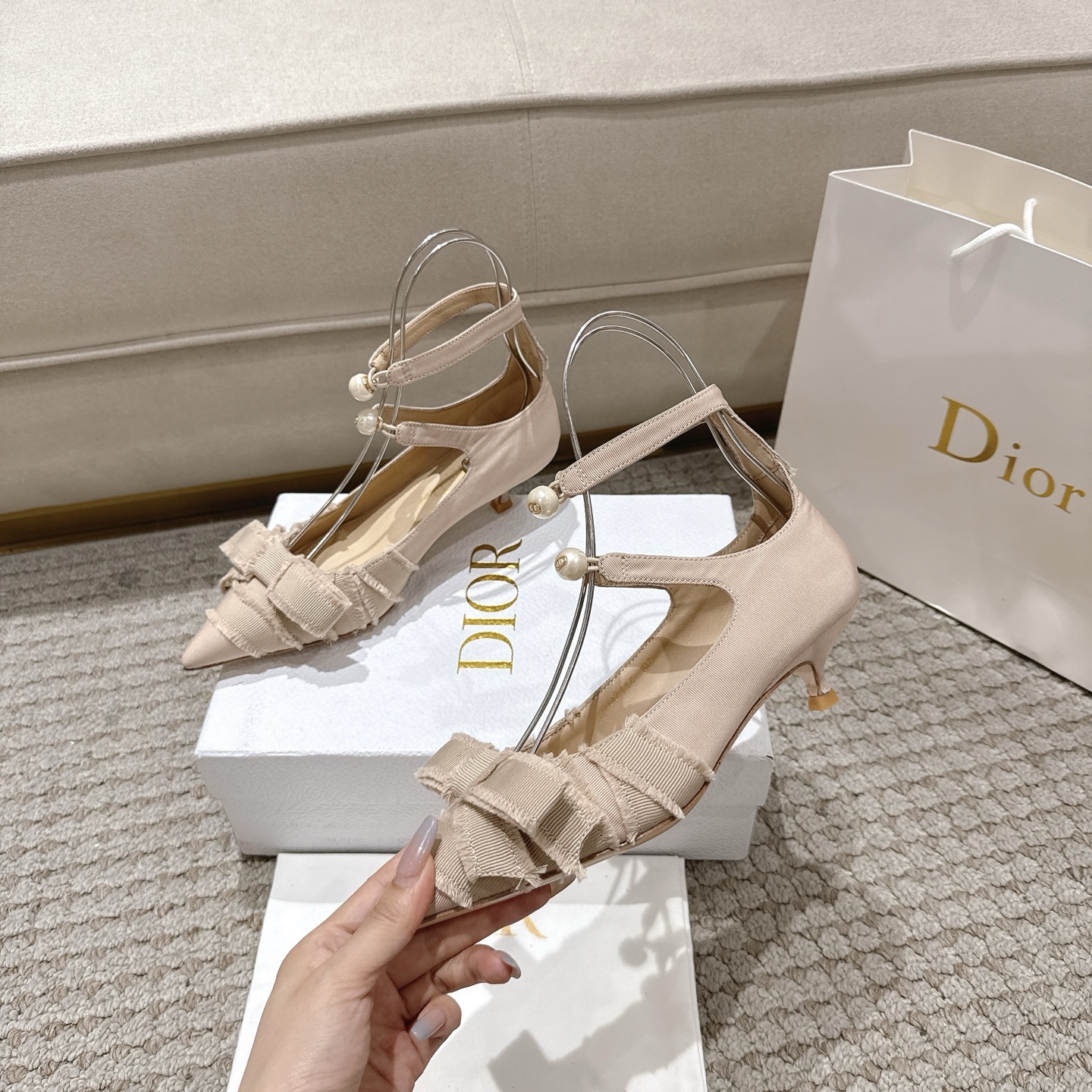 “Modern and Elegant Diorable Heels with Deconstructed Butterfly Knots and CD Resin Pearls” - 图片 3