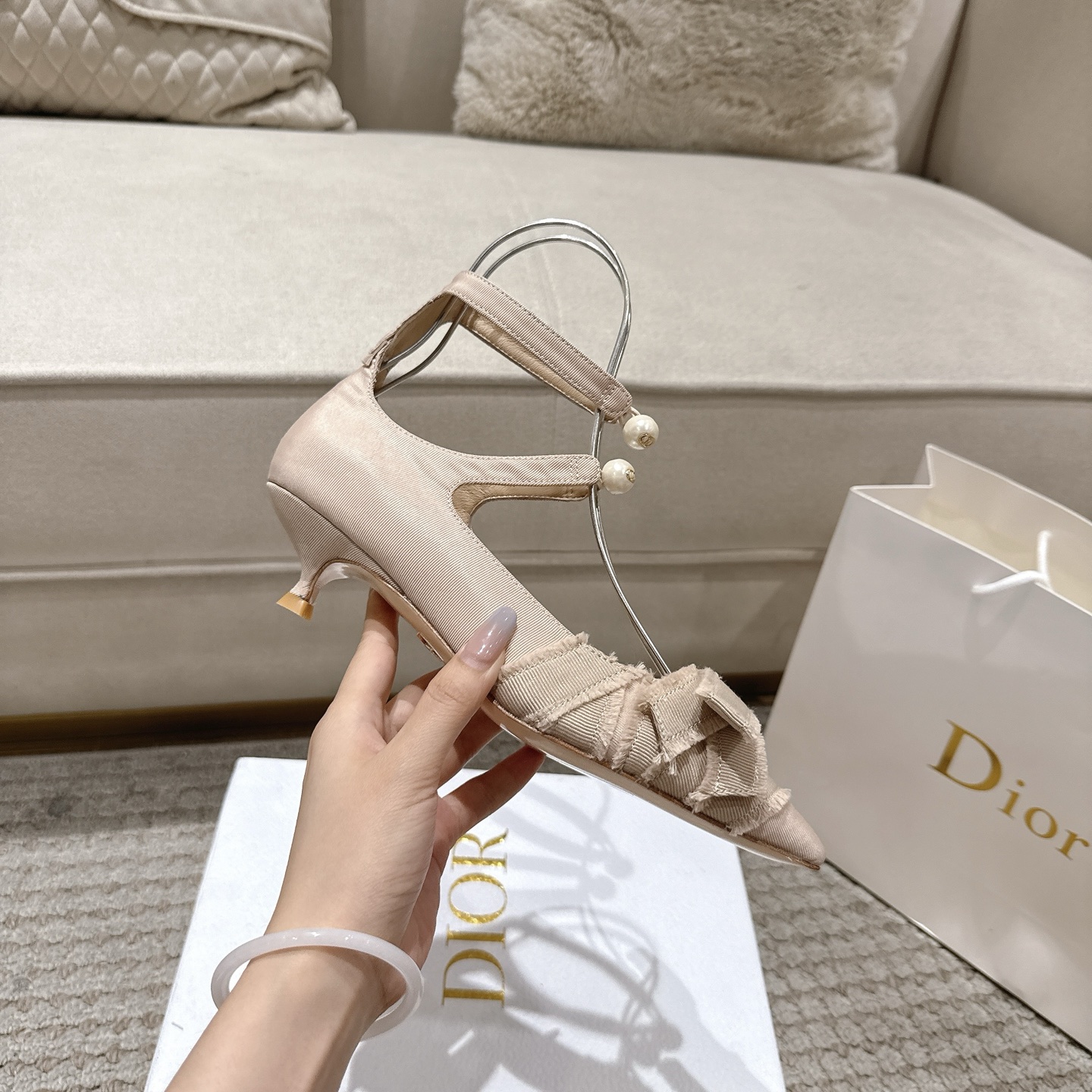 “Modern and Elegant Diorable Heels with Deconstructed Butterfly Knots and CD Resin Pearls” - 图片 5