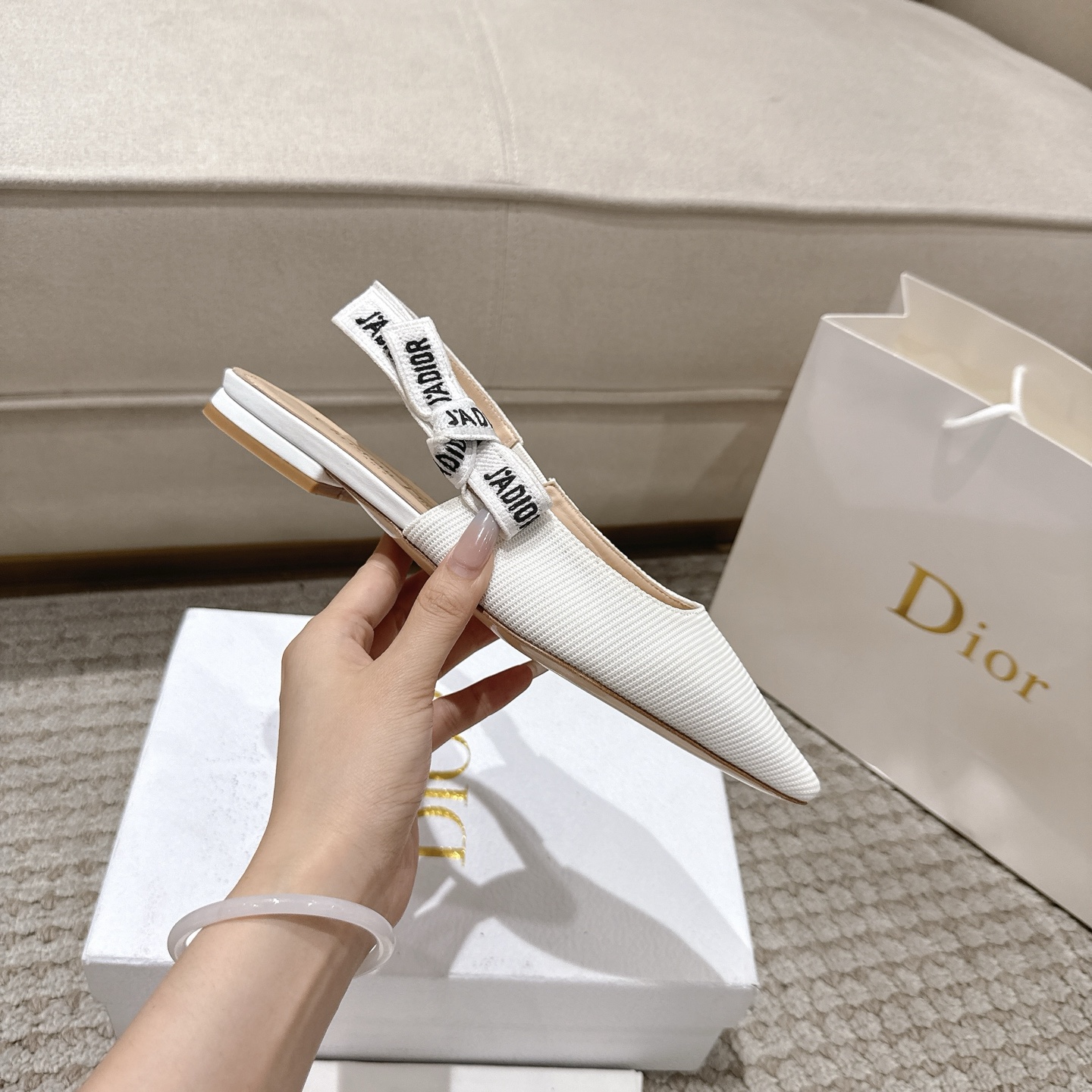 Title: DioJ’Adior Leather Shoes: Elegant Italian Design with Naked Technology Summary: Italian-made DioJ’Adior Leather Shoes feature double-colored ribbons, sheep leather lining, and A - 图片 5