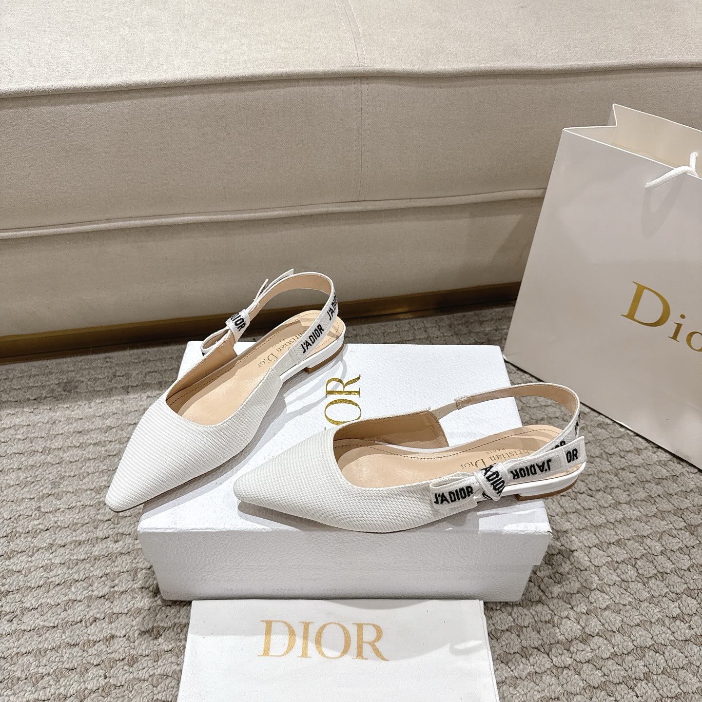 Title: DioJ’Adior Leather Shoes: Elegant Italian Design with Naked Technology Summary: Italian-made DioJ’Adior Leather Shoes feature double-colored ribbons, sheep leather lining, and A - 图片 3