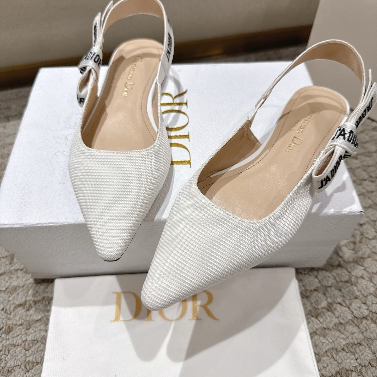 Title: DioJ’Adior Leather Shoes: Elegant Italian Design with Naked Technology Summary: Italian-made DioJ’Adior Leather Shoes feature double-colored ribbons, sheep leather lining, and A - 图片 8