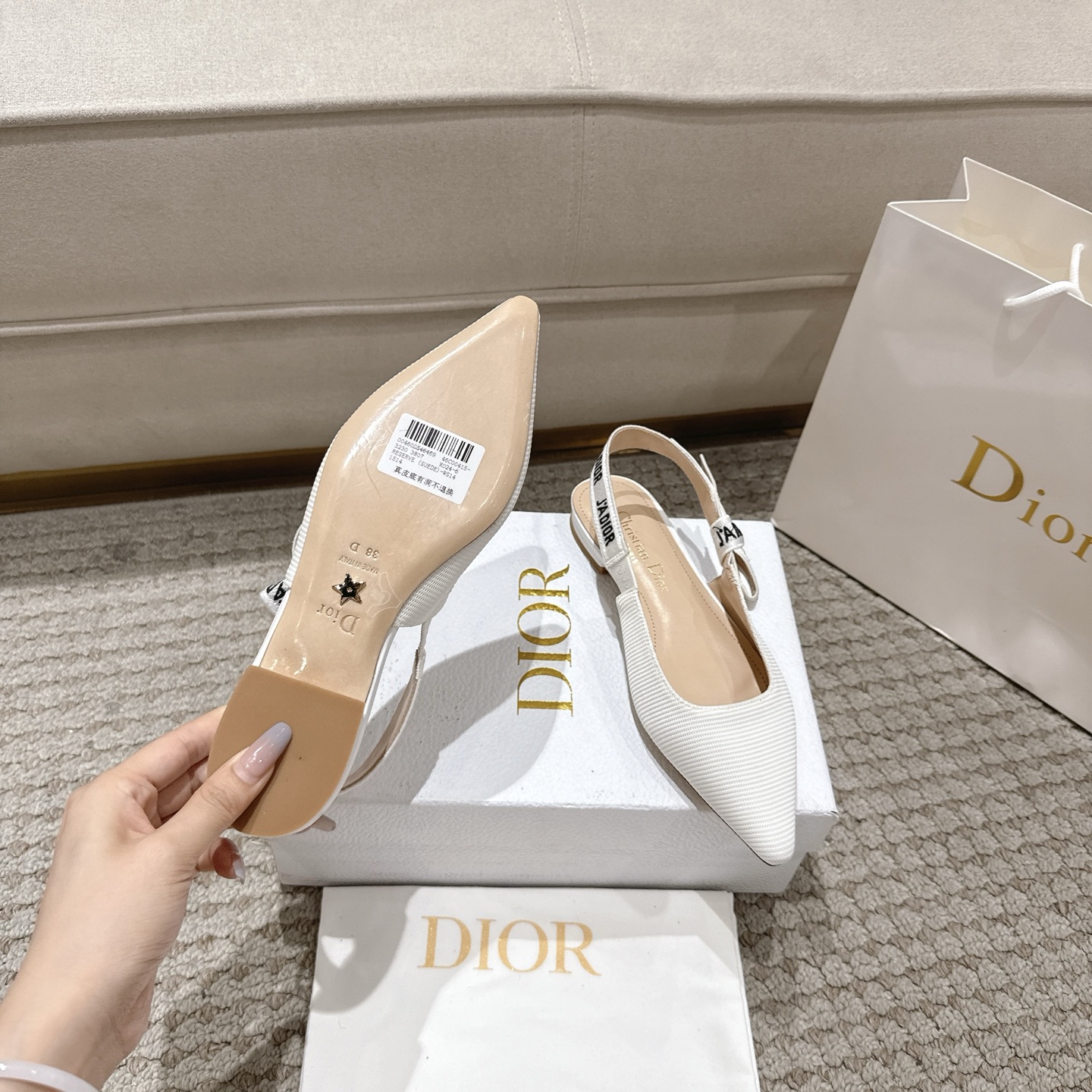 Title: DioJ’Adior Leather Shoes: Elegant Italian Design with Naked Technology Summary: Italian-made DioJ’Adior Leather Shoes feature double-colored ribbons, sheep leather lining, and A - 图片 9