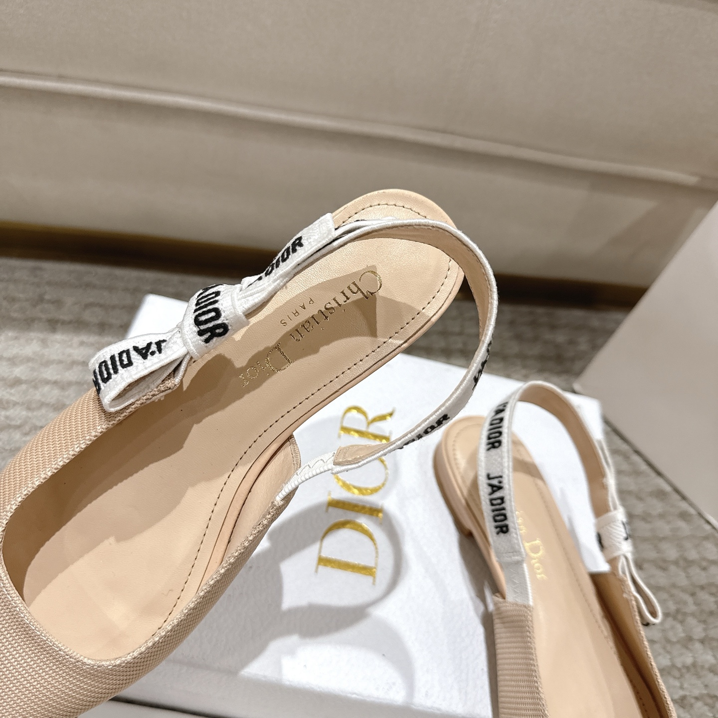 “Italian Studio Christiandio J’Adior Leather Shoes: Elegant Bow Ties and Naked Technology” - 图片 7