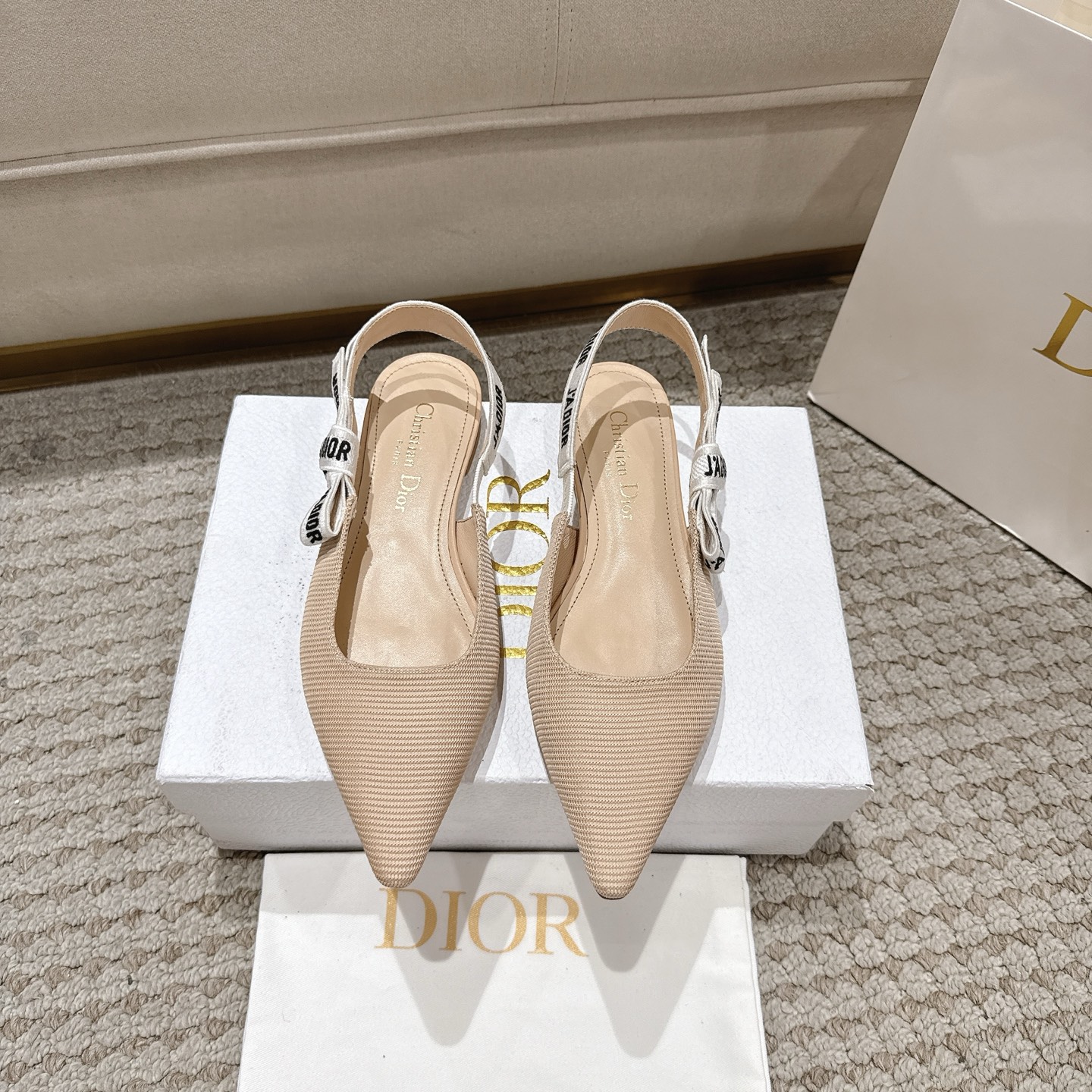 “Italian Studio Christiandio J’Adior Leather Shoes: Elegant Bow Ties and Naked Technology”