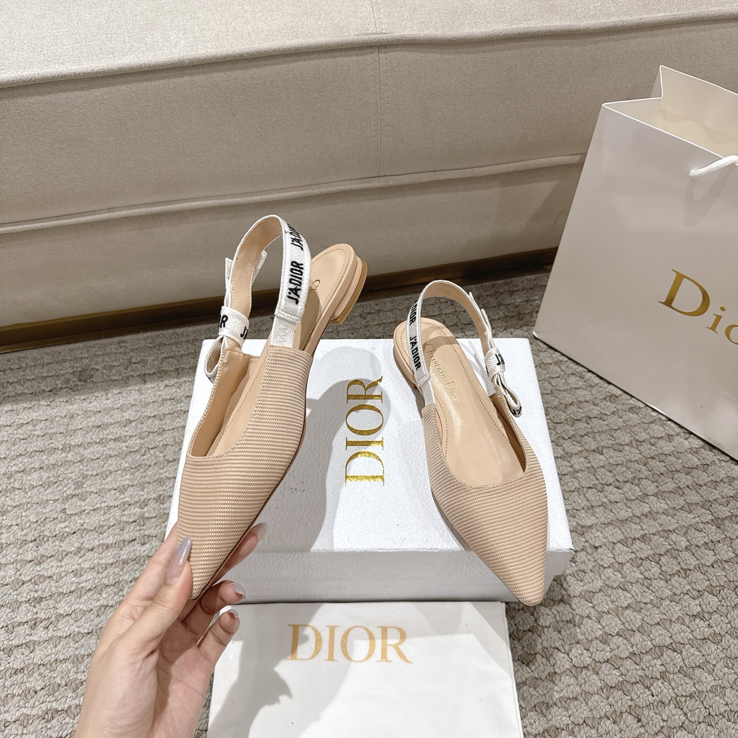 “Italian Studio Christiandio J’Adior Leather Shoes: Elegant Bow Ties and Naked Technology” - 图片 2