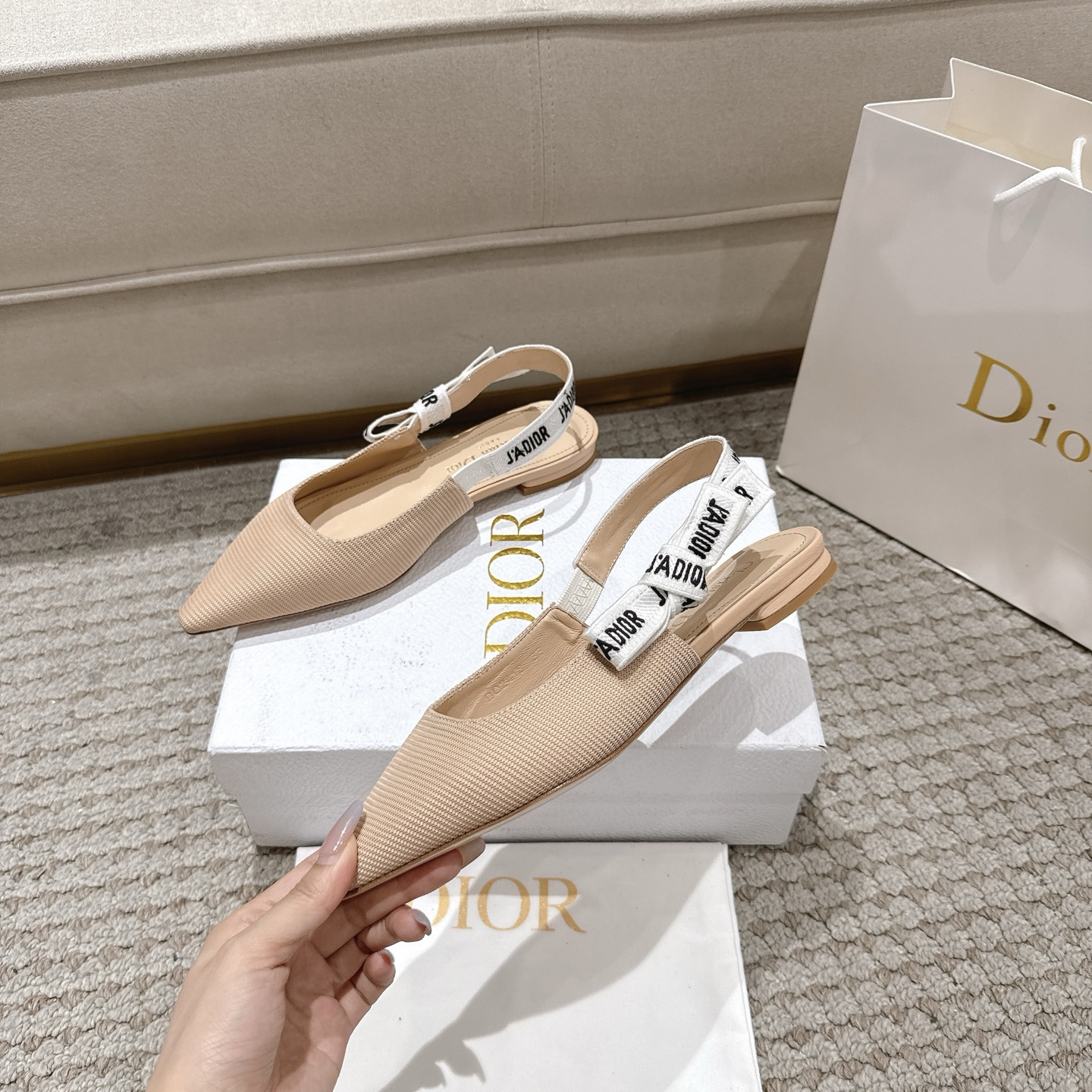 “Italian Studio Christiandio J’Adior Leather Shoes: Elegant Bow Ties and Naked Technology” - 图片 4