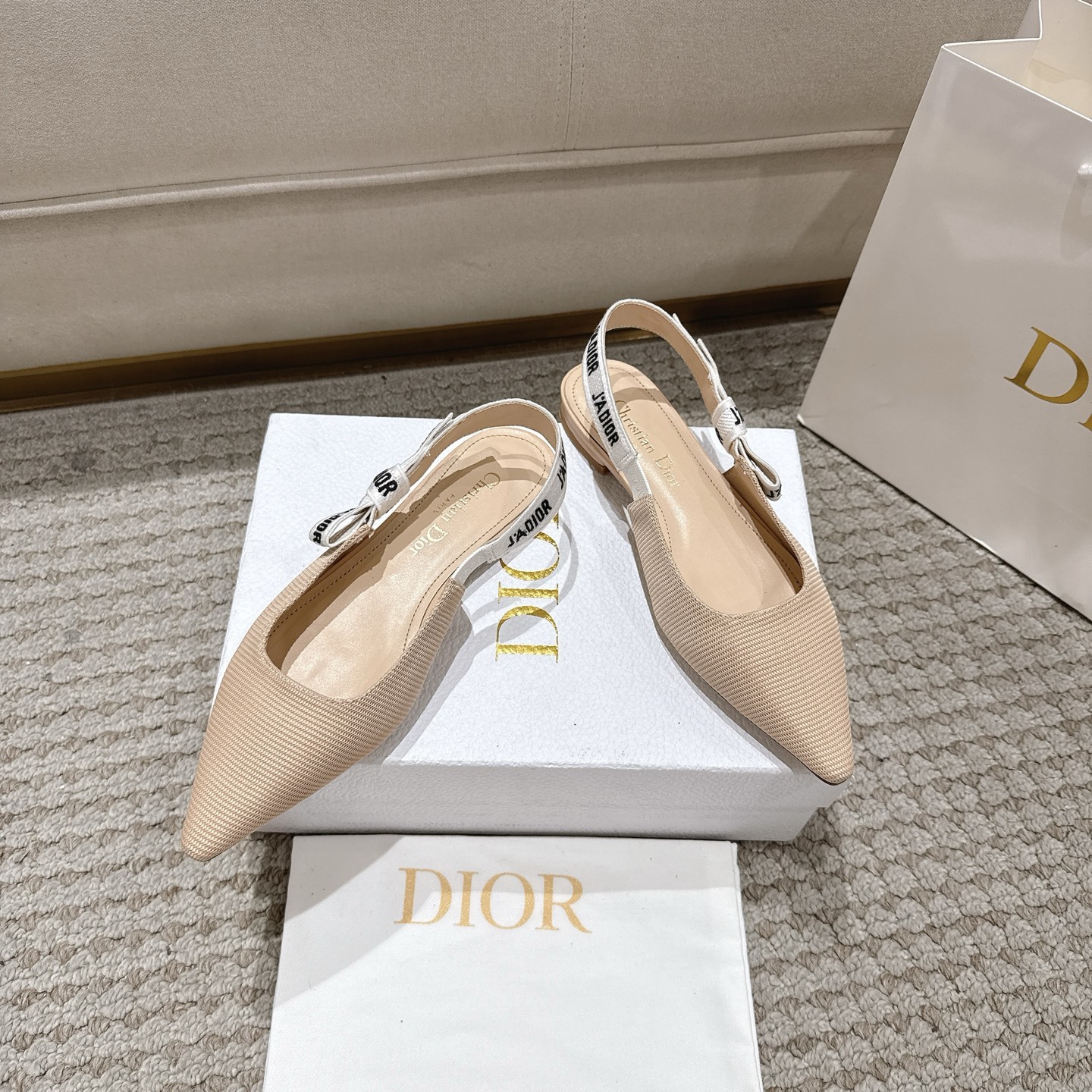 “Italian Studio Christiandio J’Adior Leather Shoes: Elegant Bow Ties and Naked Technology” - 图片 6