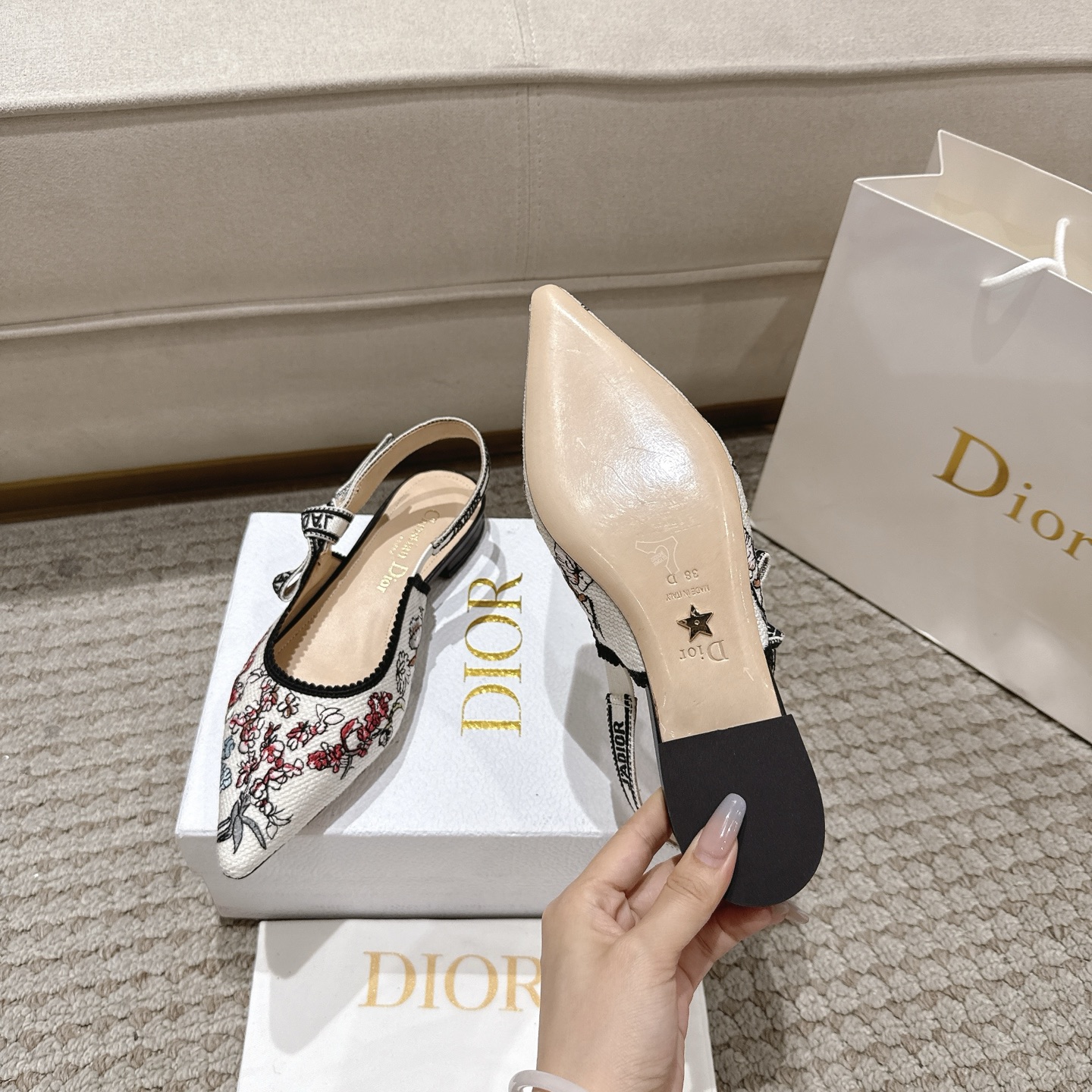 “DioJ’Adior Leather Shoes: Italian Studio Crafted Elegant Bow-Tie Shoes with Naked Technology” - 图片 9
