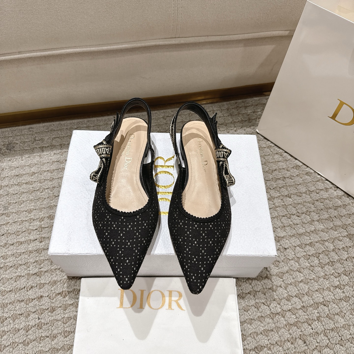 “DioJ’Adior Leather Shoes: Italian Studio Crafted, Naked Technology Footwear with Elegant Design”