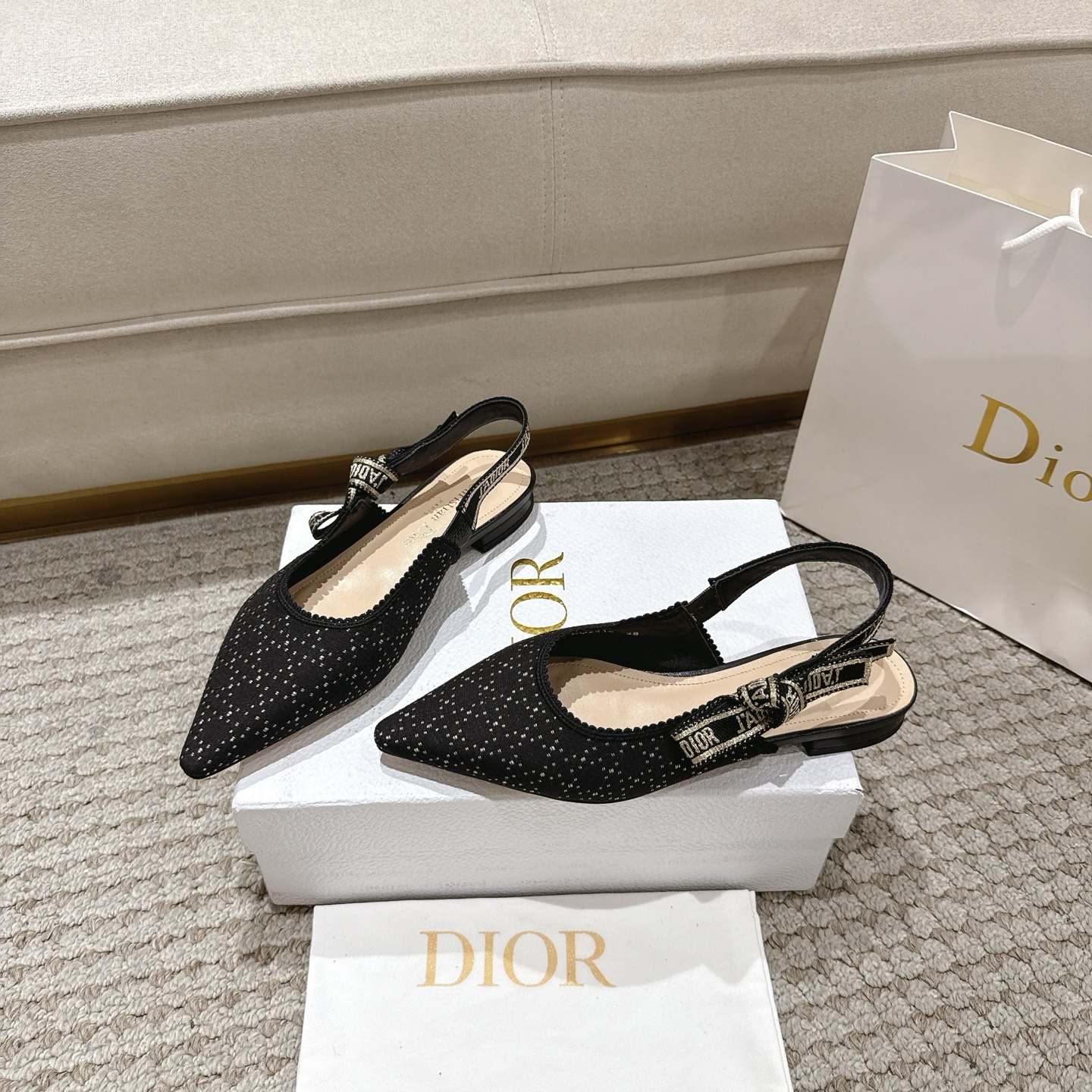 “DioJ’Adior Leather Shoes: Italian Studio Crafted, Naked Technology Footwear with Elegant Design” - 图片 3