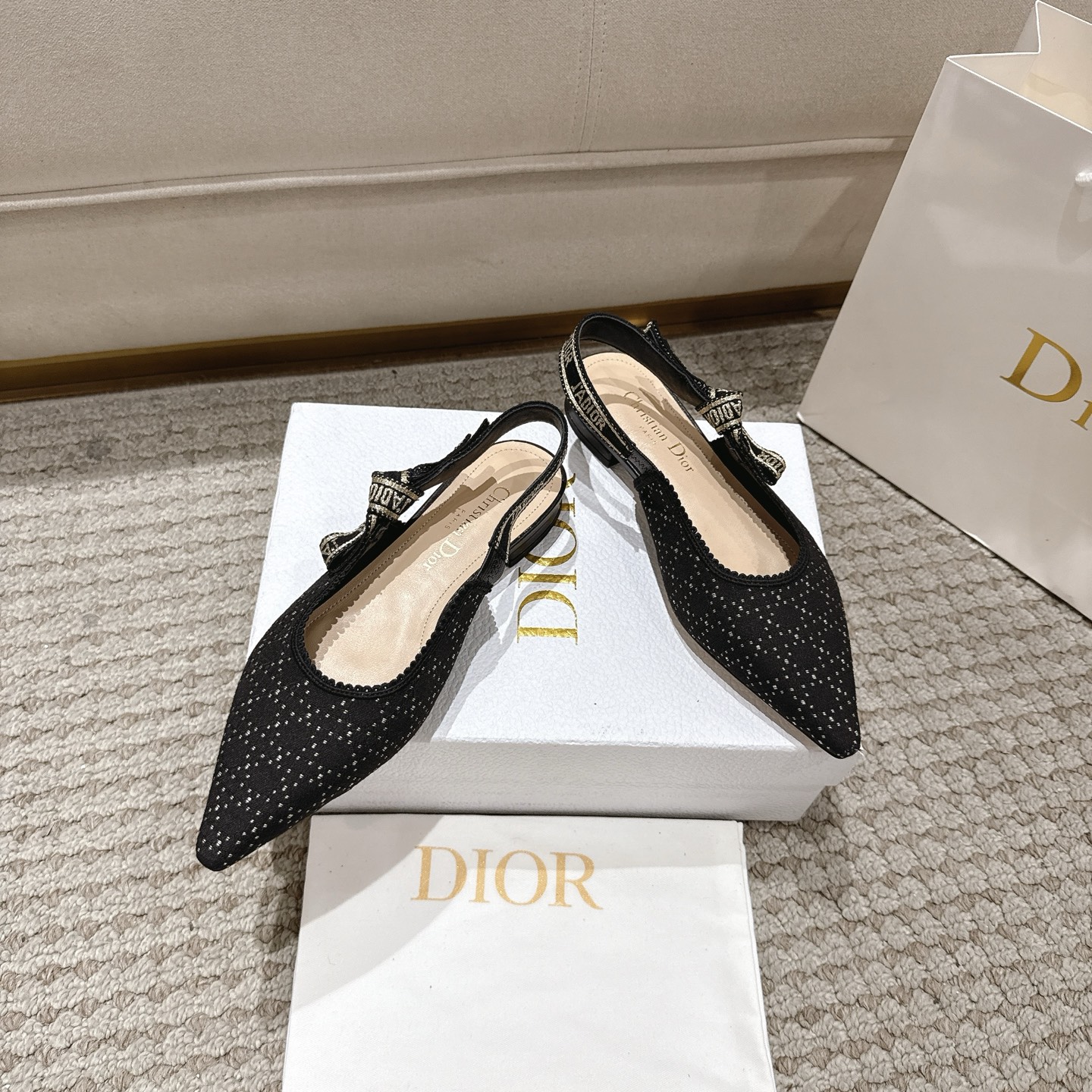 “DioJ’Adior Leather Shoes: Italian Studio Crafted, Naked Technology Footwear with Elegant Design” - 图片 6